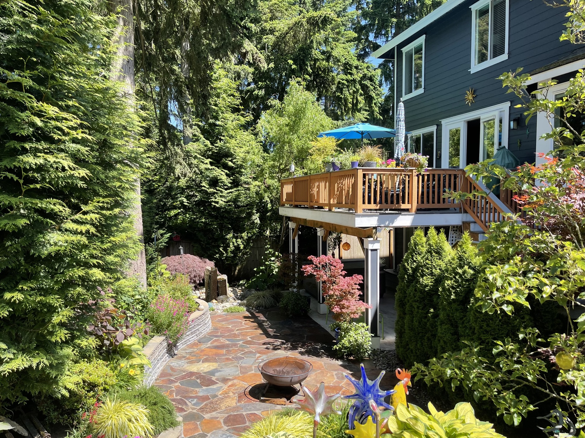Inviting Upper Deck Among the Trees in Washington - Photo 8