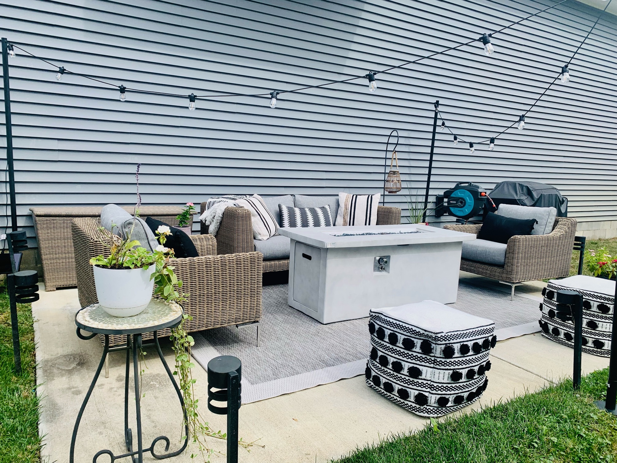 A Cozy Outdoors With Indoor Comforts - Photo 1