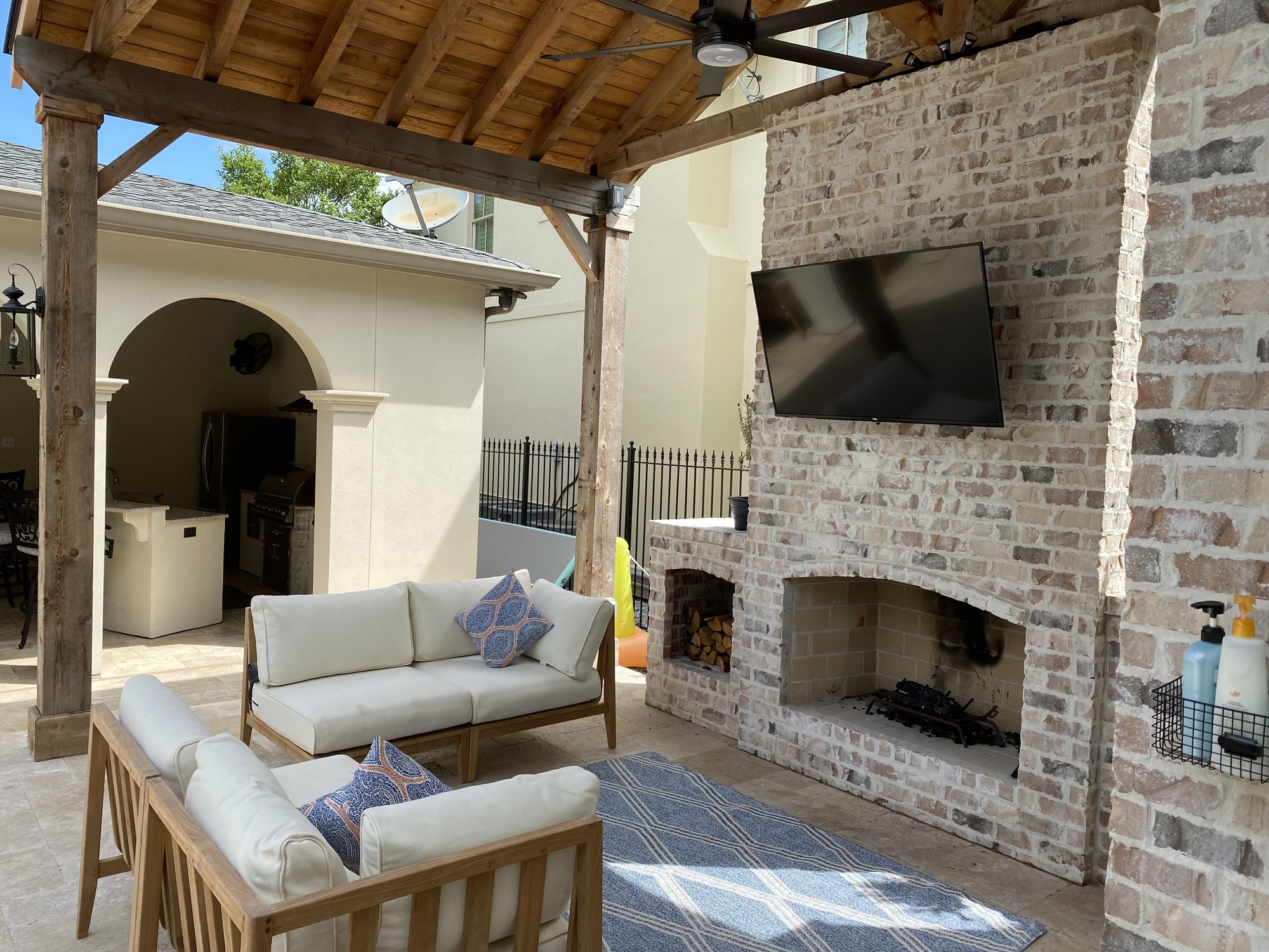 A Cozy, French-Country New Orleans Backyard and Pool - Photo 7