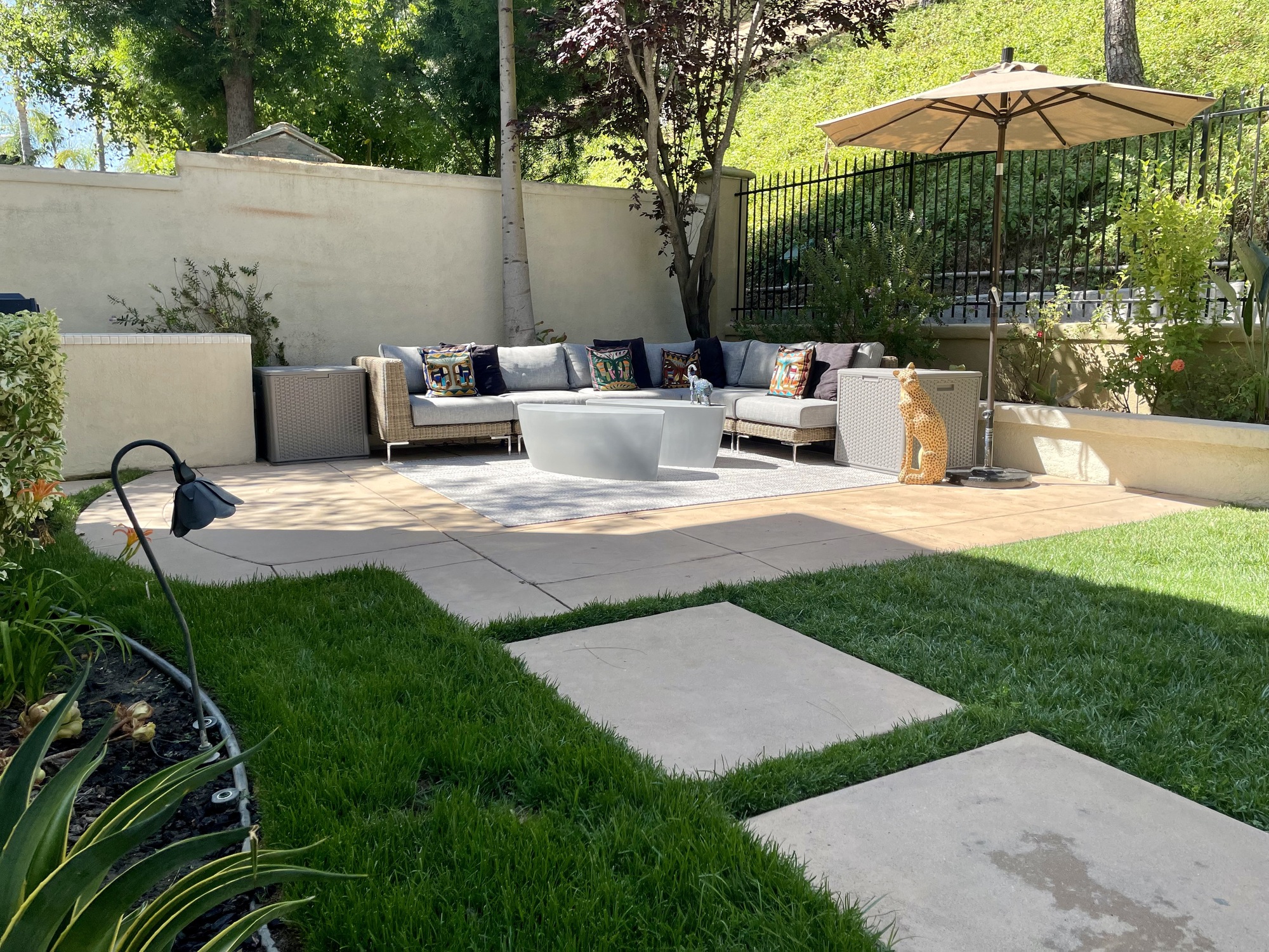 Serene Backyard in Calabasas - Photo 2