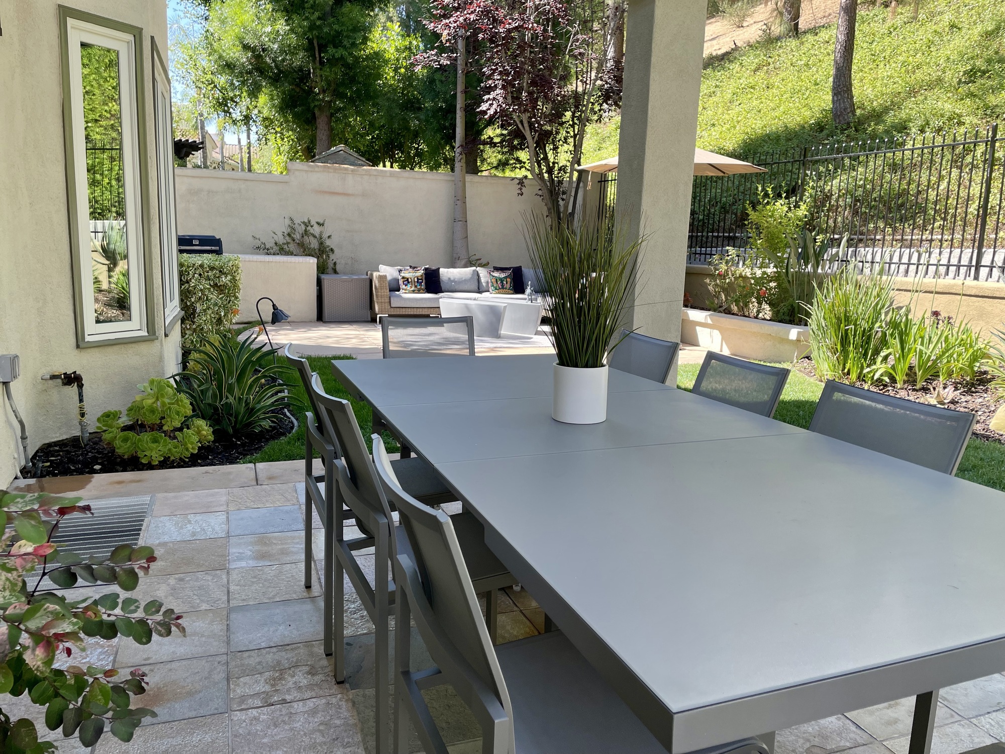 Serene Backyard in Calabasas - Photo 6