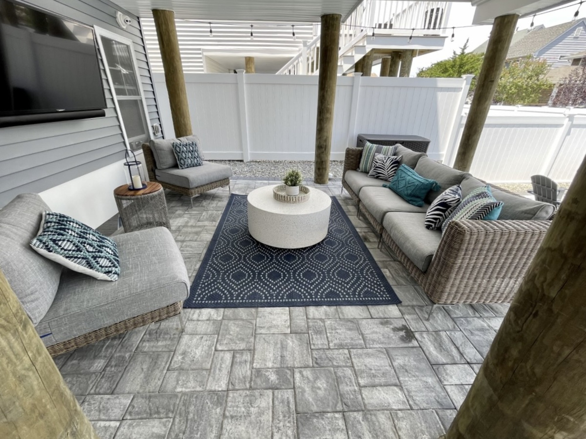 Poolside Entertainment Zone in New Jersey - Photo 3