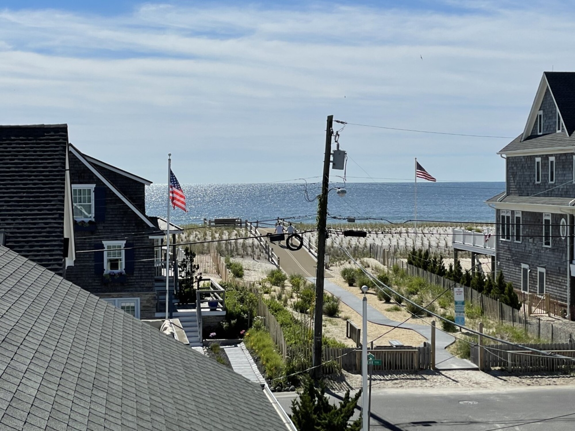 Poolside Entertainment Zone in New Jersey - Photo 11