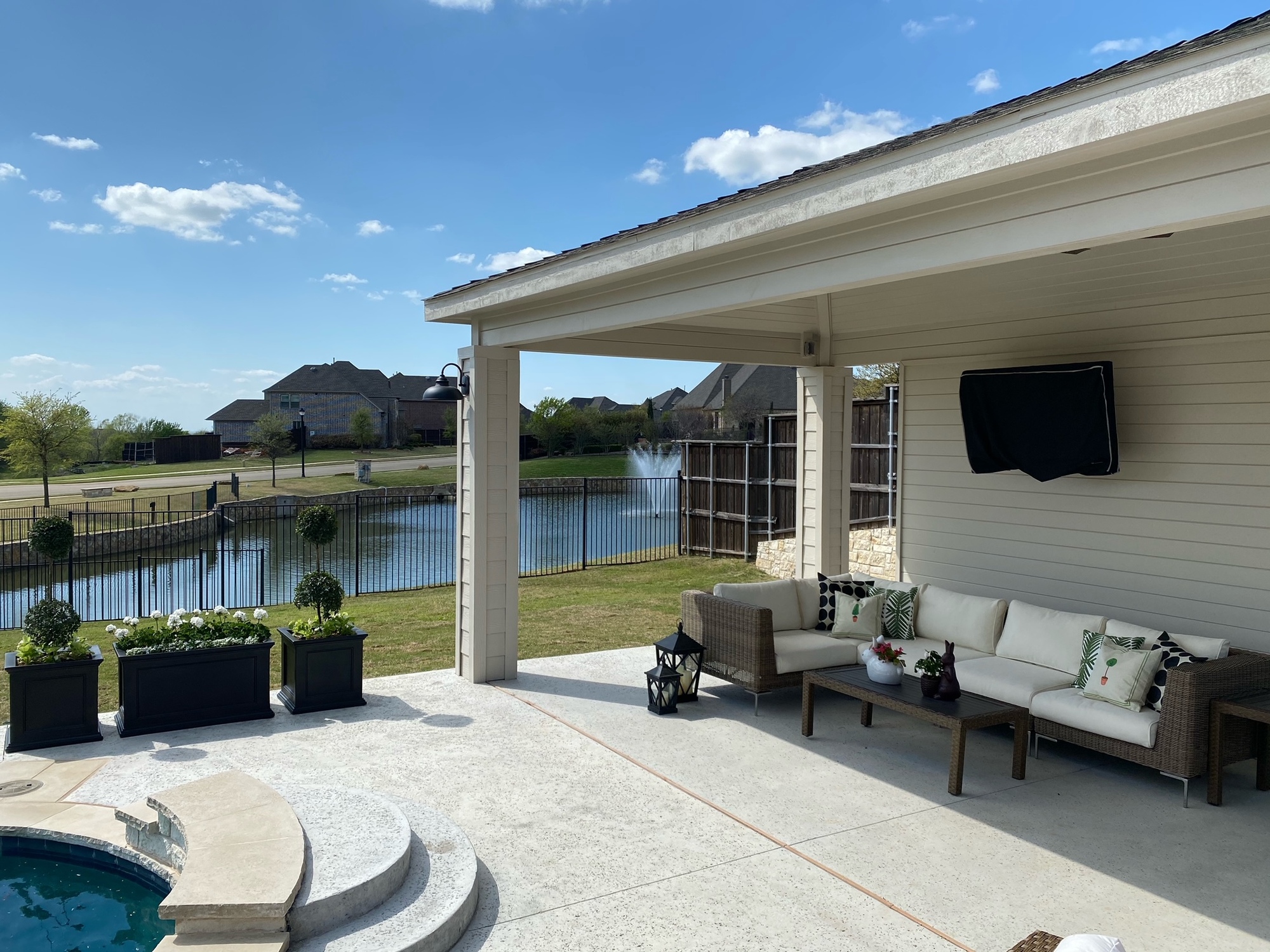 Contemporary Patio + Pool in Texas - Photo 2