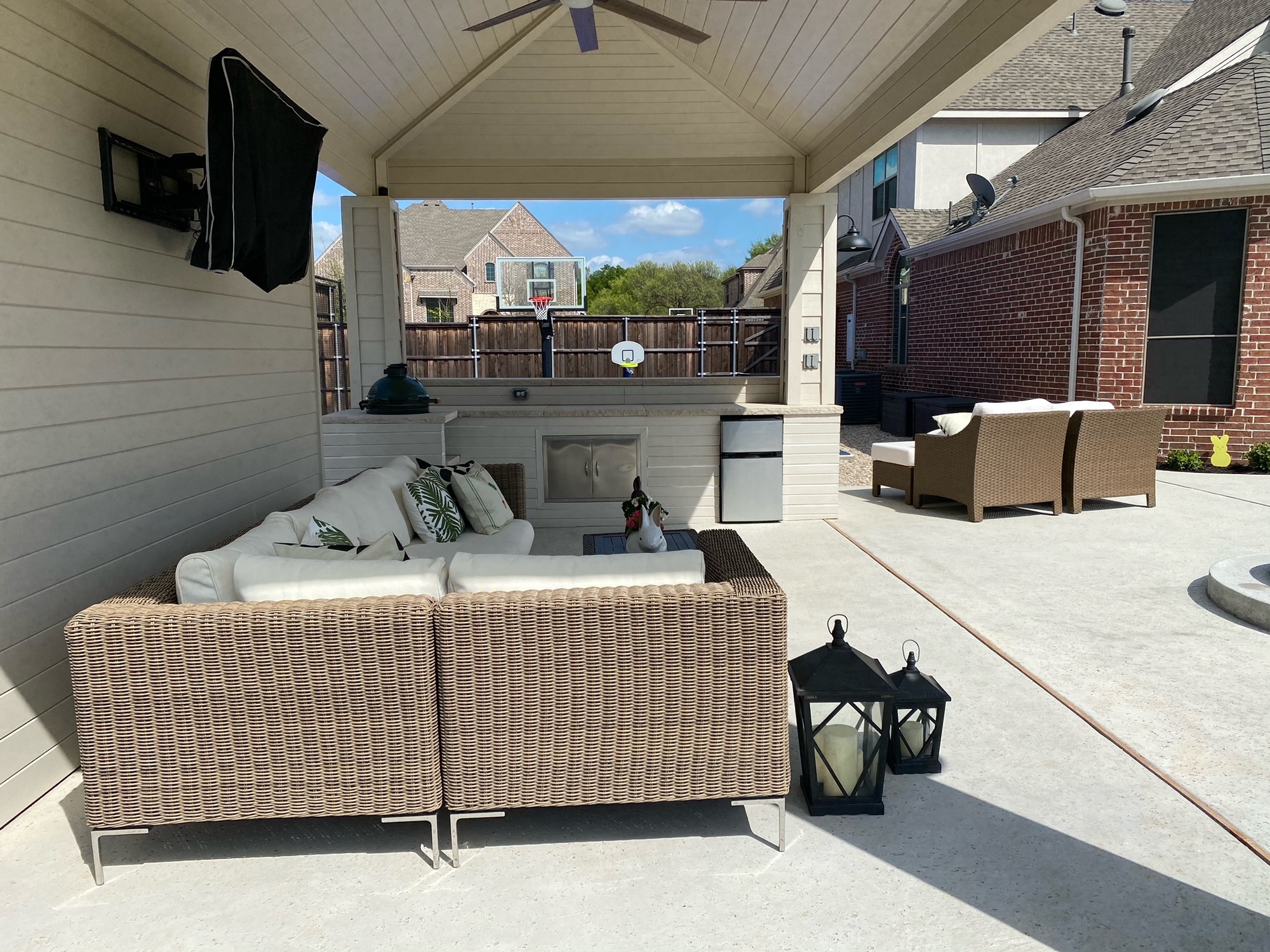 Contemporary Patio + Pool in Texas - Photo 7