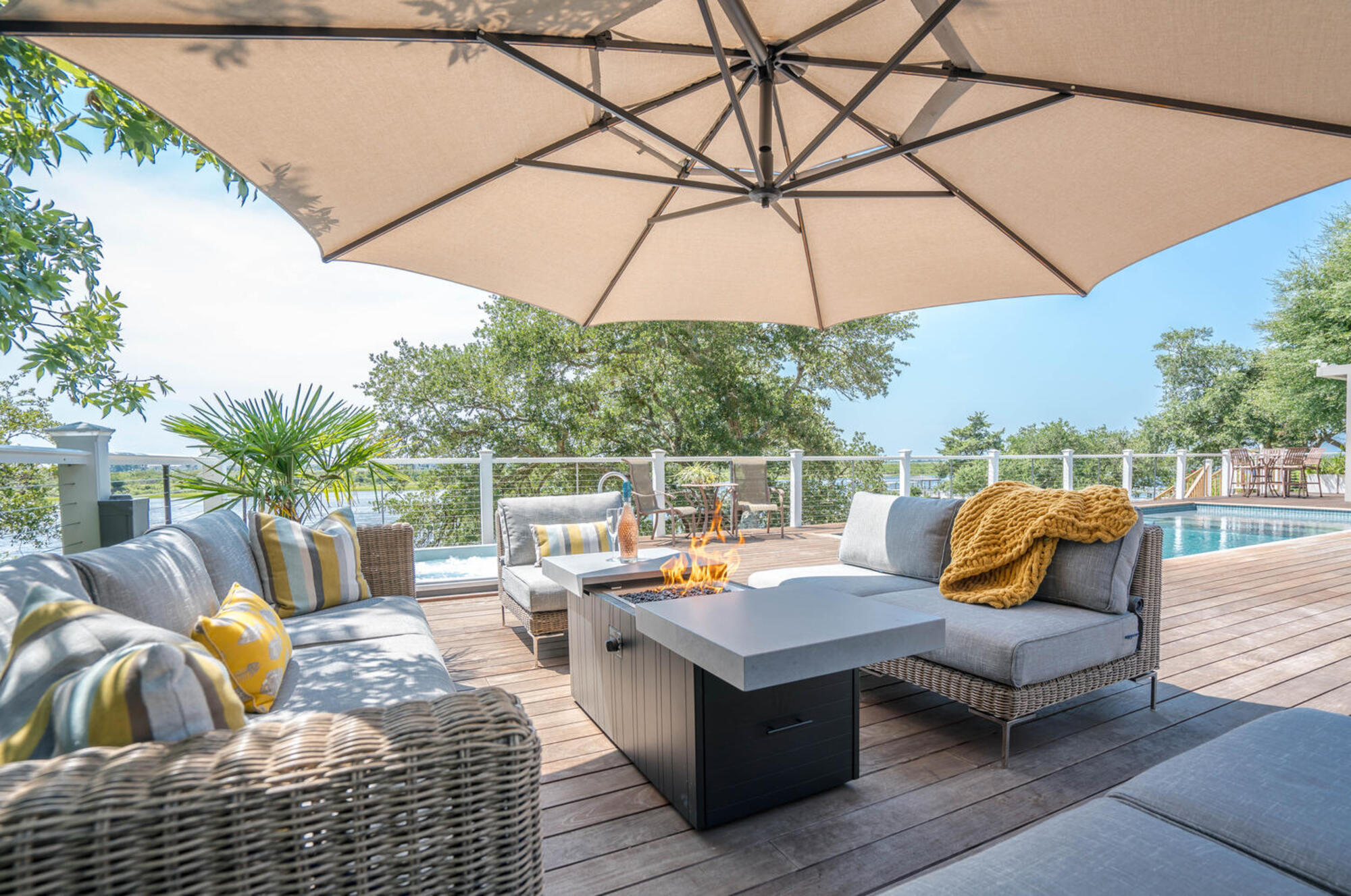 A Deck Designed for Gathering in North Carolina - Photo 2