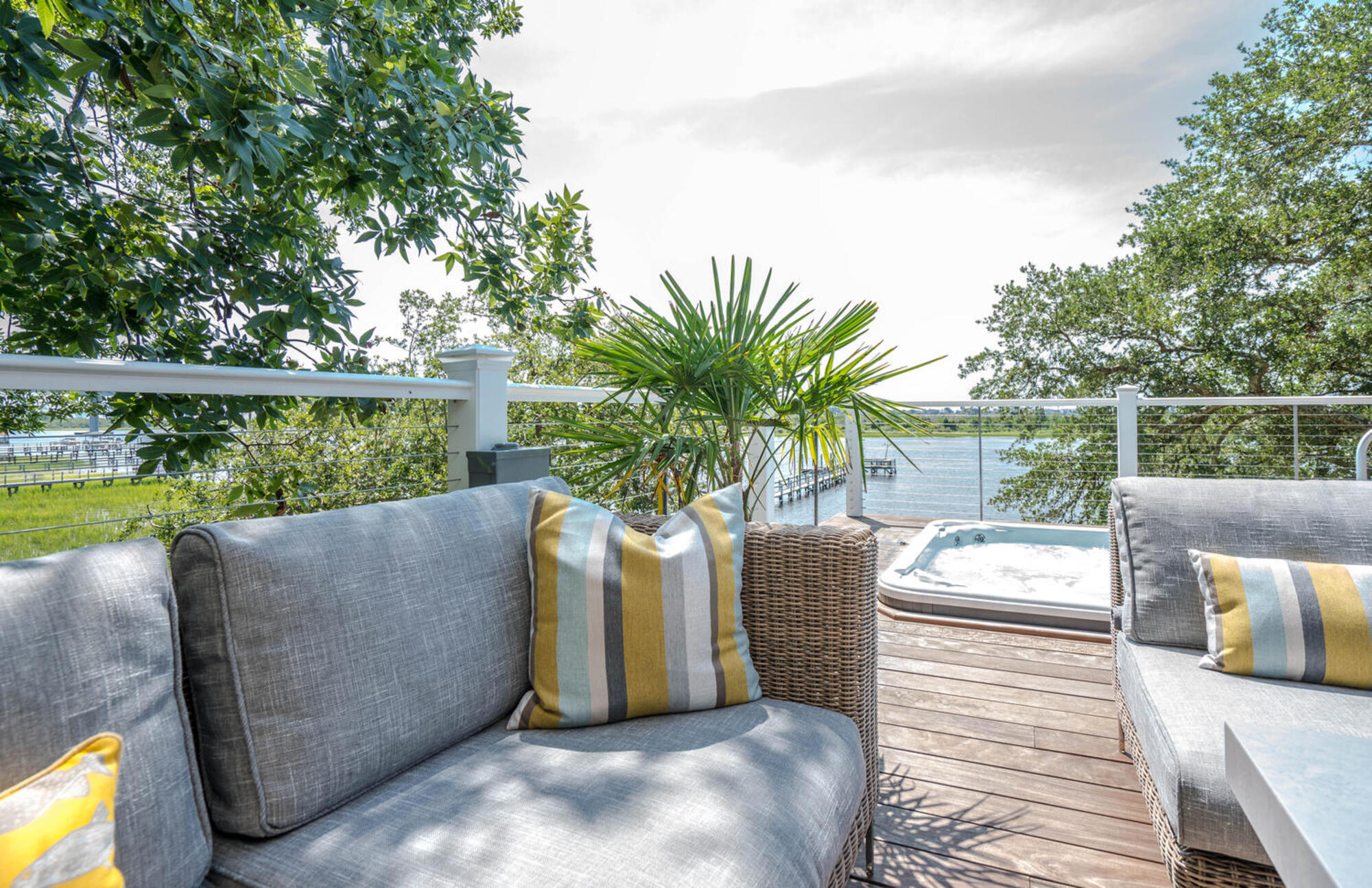 A Deck Designed for Gathering in North Carolina - Photo 4