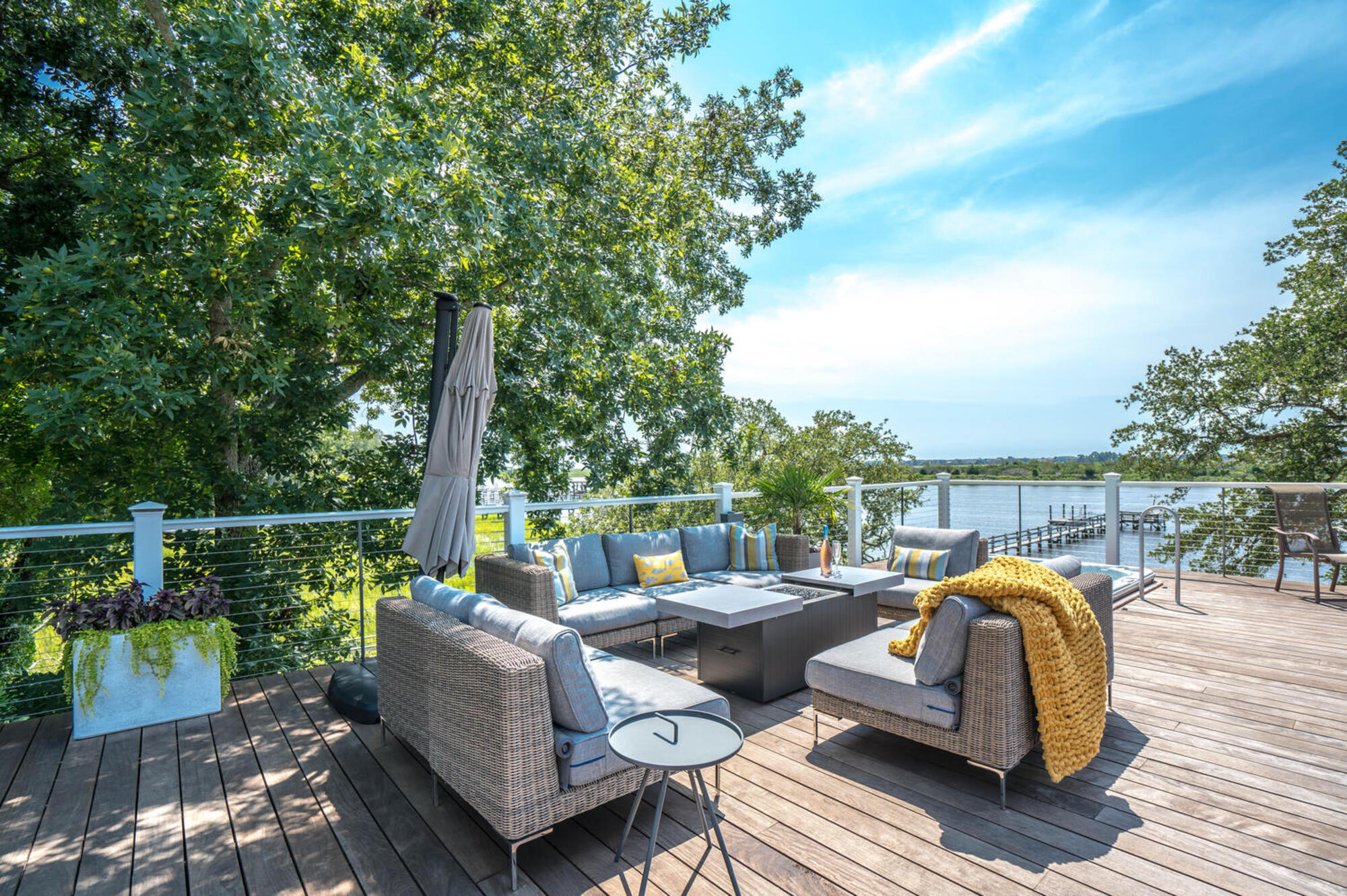 A Deck Designed for Gathering in North Carolina - Photo 9