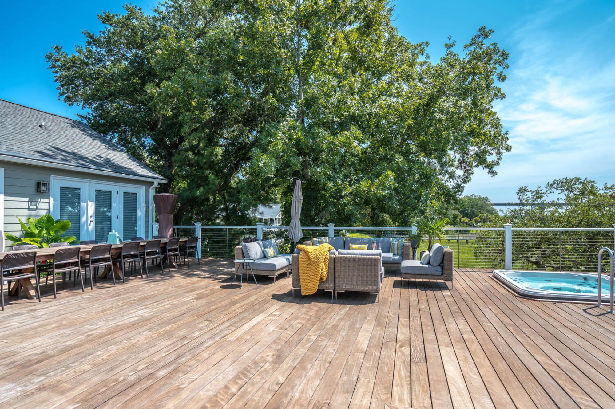 A Deck Designed for Gathering in North Carolina - Photo 10