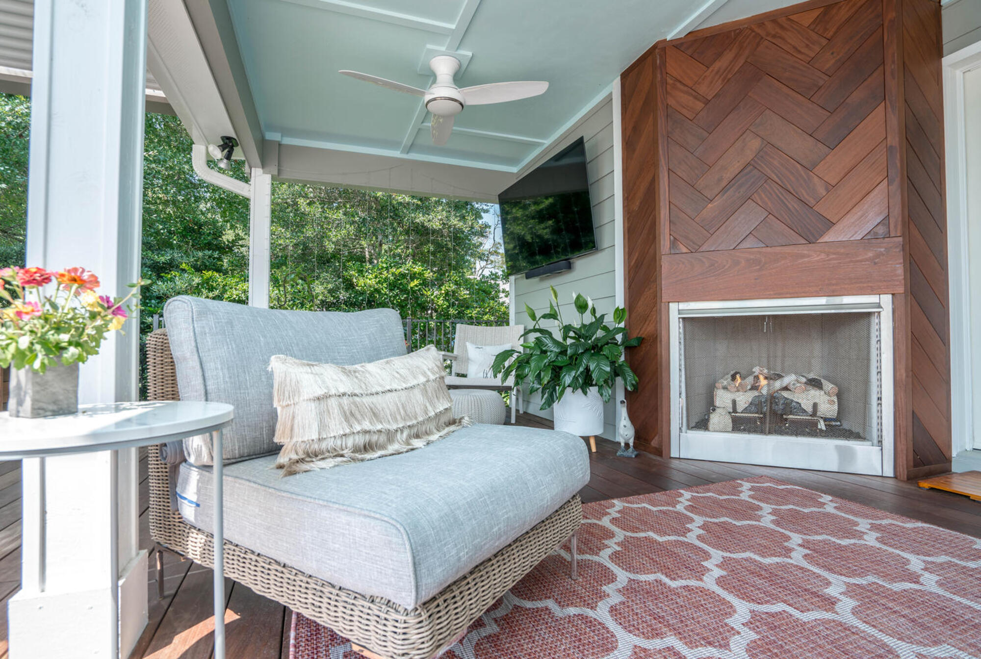 A Deck Designed for Gathering in North Carolina - Photo 12