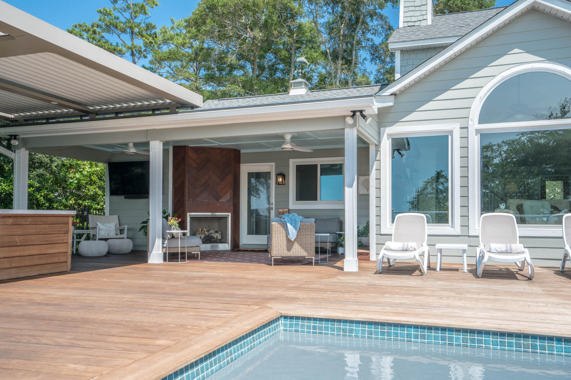 A Deck Designed for Gathering in North Carolina - Photo 15