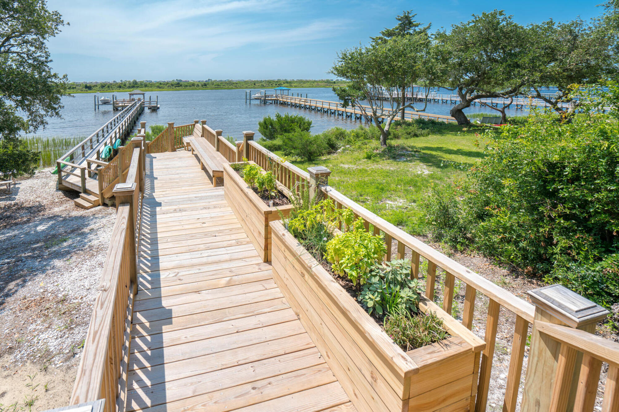 A Deck Designed for Gathering in North Carolina - Photo 20