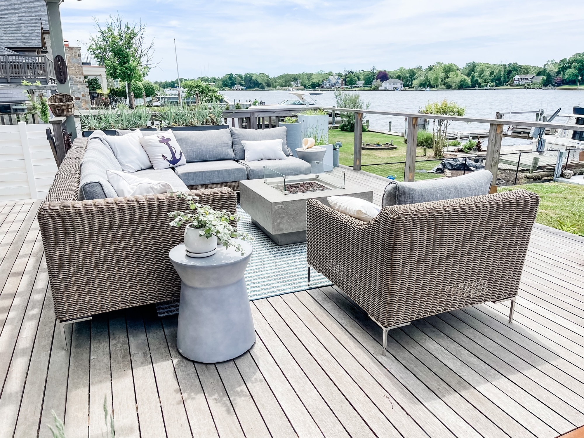 A Classic Hamptons-Style Raised Deck in Oakdale, NY - Photo 2