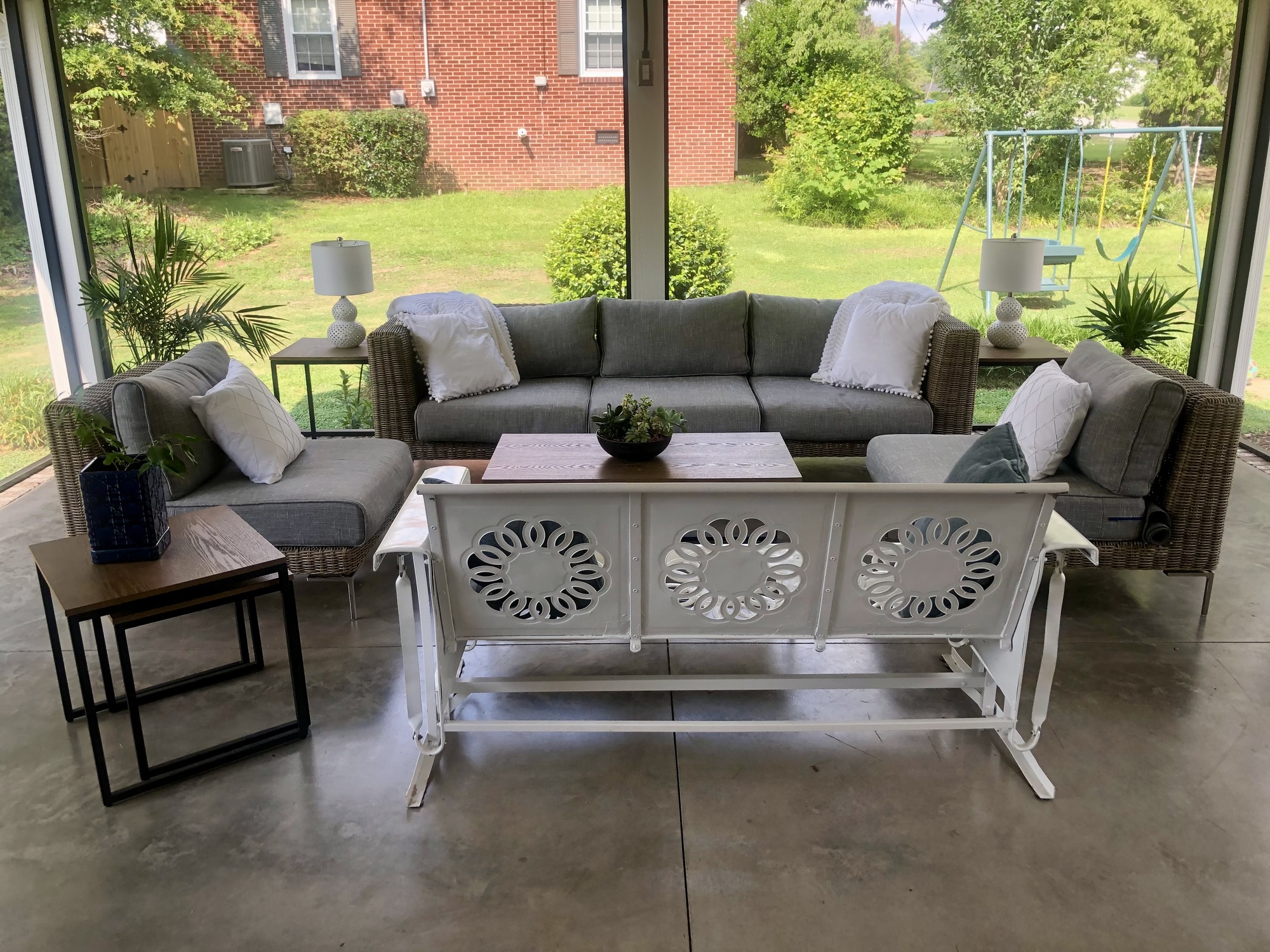 A Stylist’s Cozy Screened-In Porch in South Carolina - Photo 1