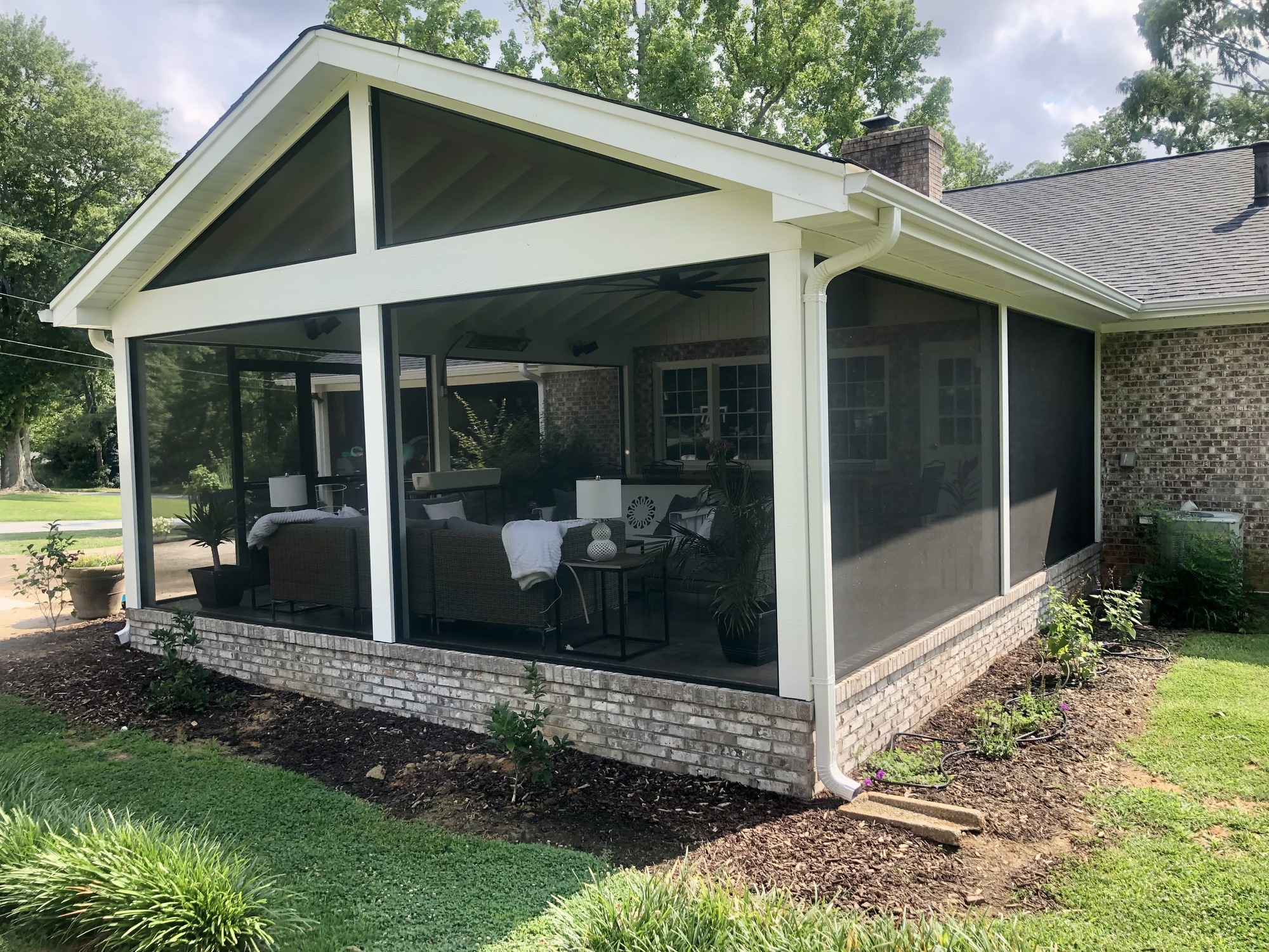 A Stylist’s Cozy Screened-In Porch in South Carolina - Photo 8
