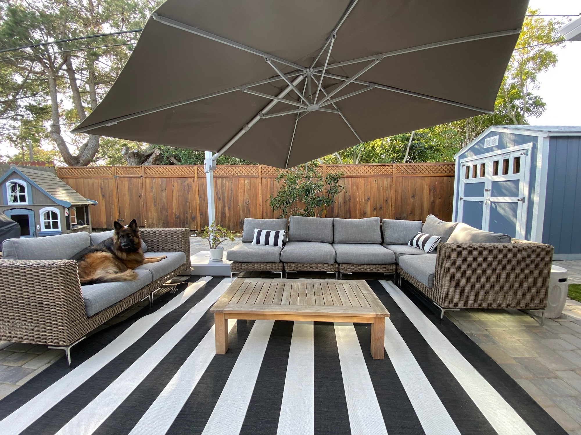 An Outdoor Lounge to Gather and Relax - Photo 1