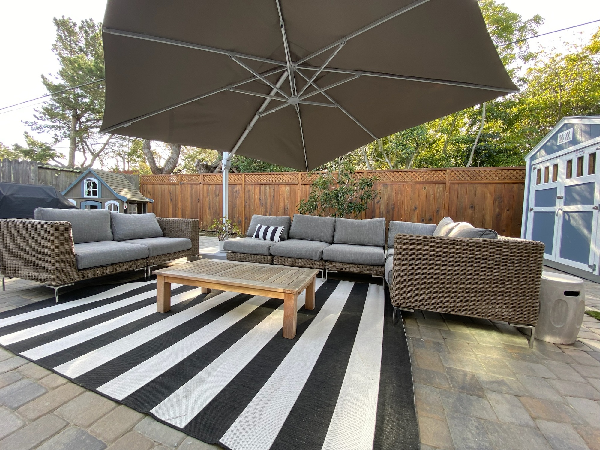 An Outdoor Lounge to Gather and Relax - Photo 2