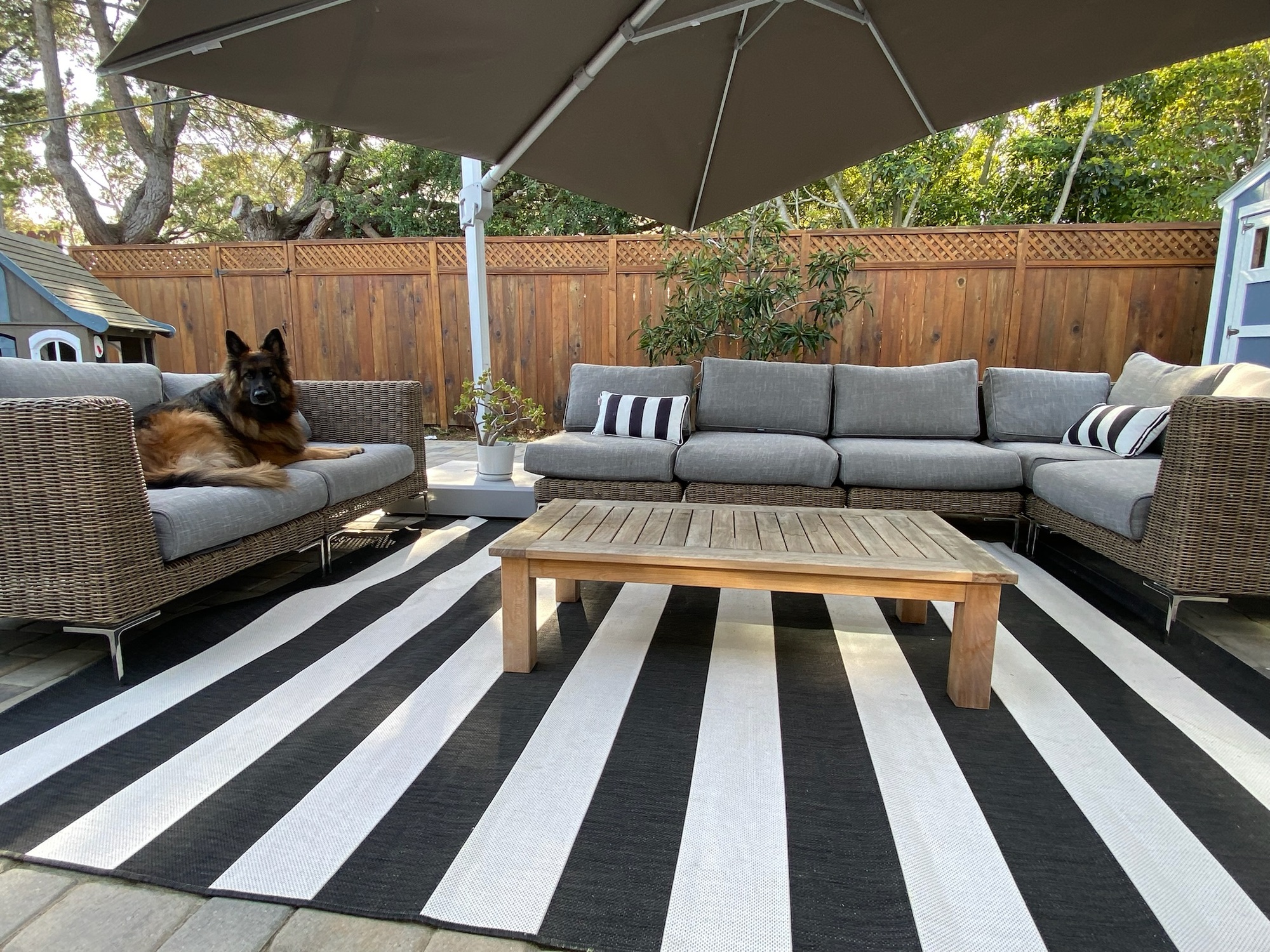 An Outdoor Lounge to Gather and Relax - Photo 4