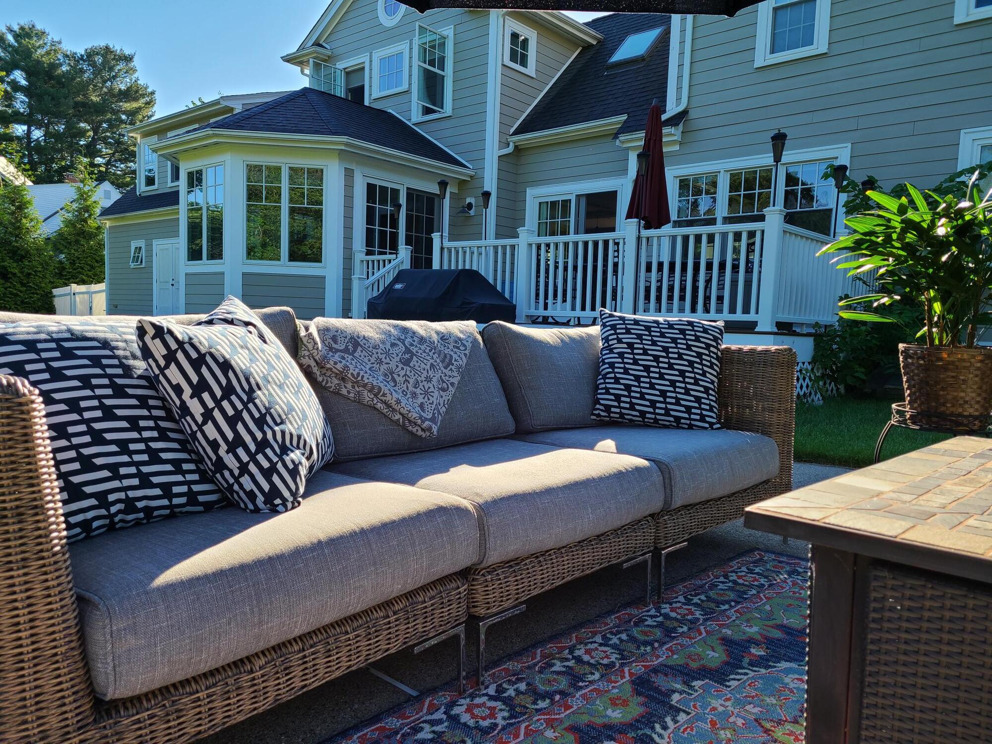 A Family’s Pond-Side Backyard Teeming with Wildlife - Photo 2