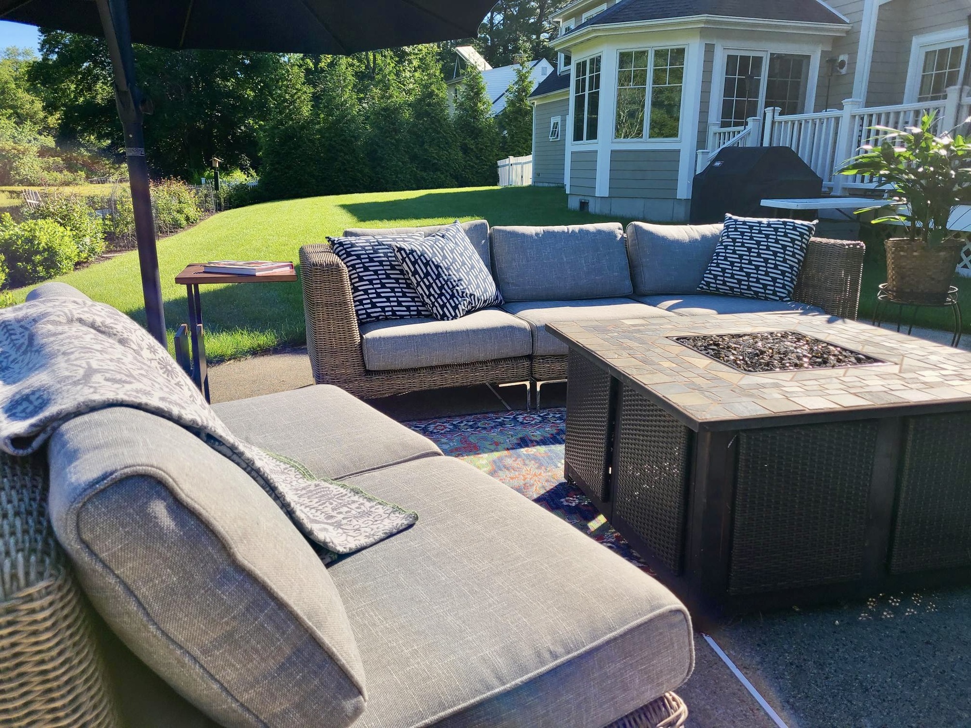 A Family’s Pond-Side Backyard Teeming with Wildlife - Photo 3