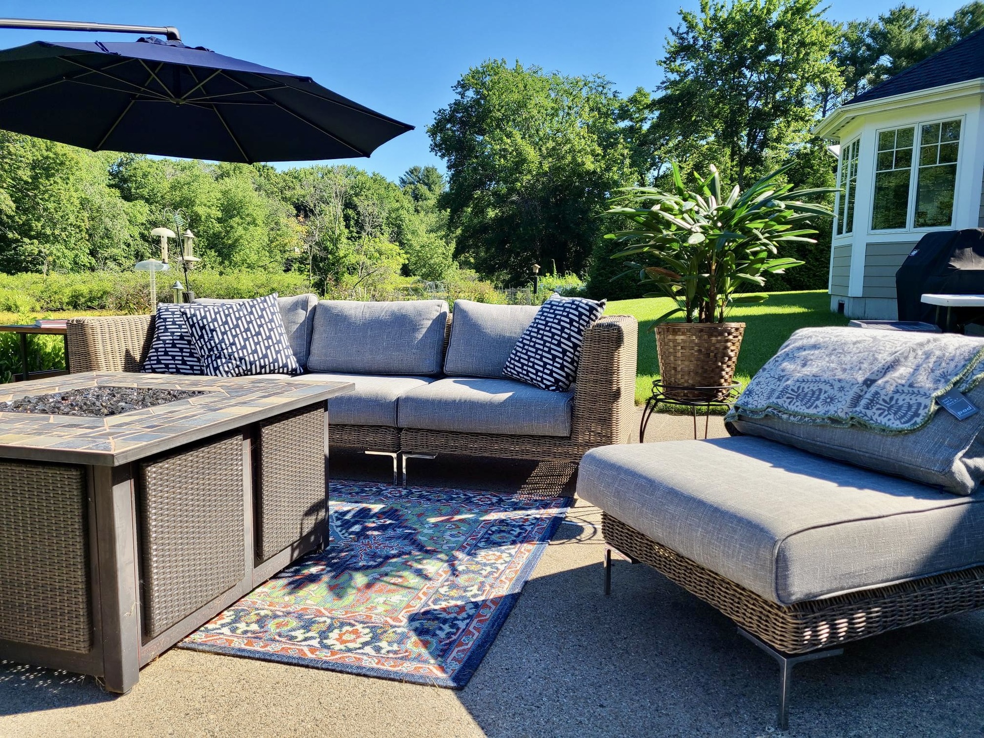 A Family’s Pond-Side Backyard Teeming with Wildlife - Photo 8