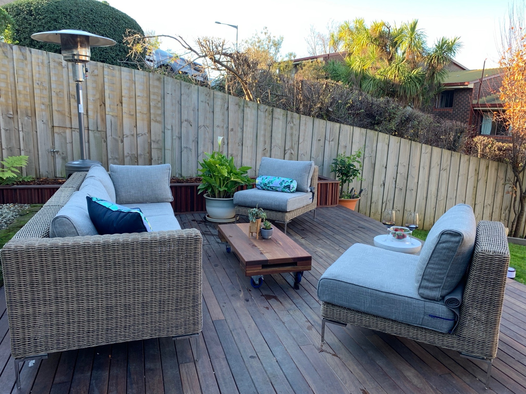 A Growing Family’s Contemporary Backyard Deck in Hobart, Tasmania - Photo 7