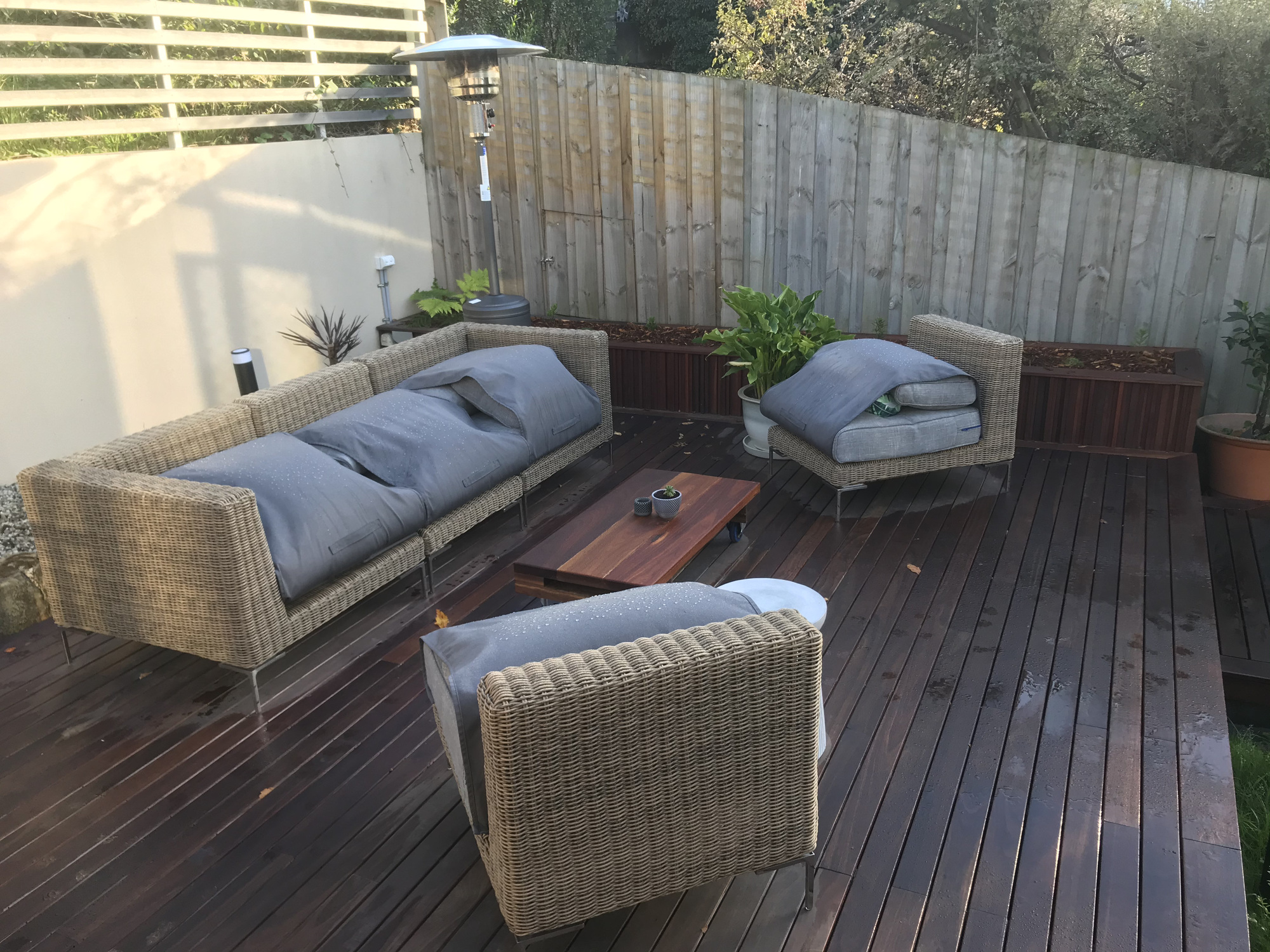 A Growing Family’s Contemporary Backyard Deck in Hobart, Tasmania - Photo 9