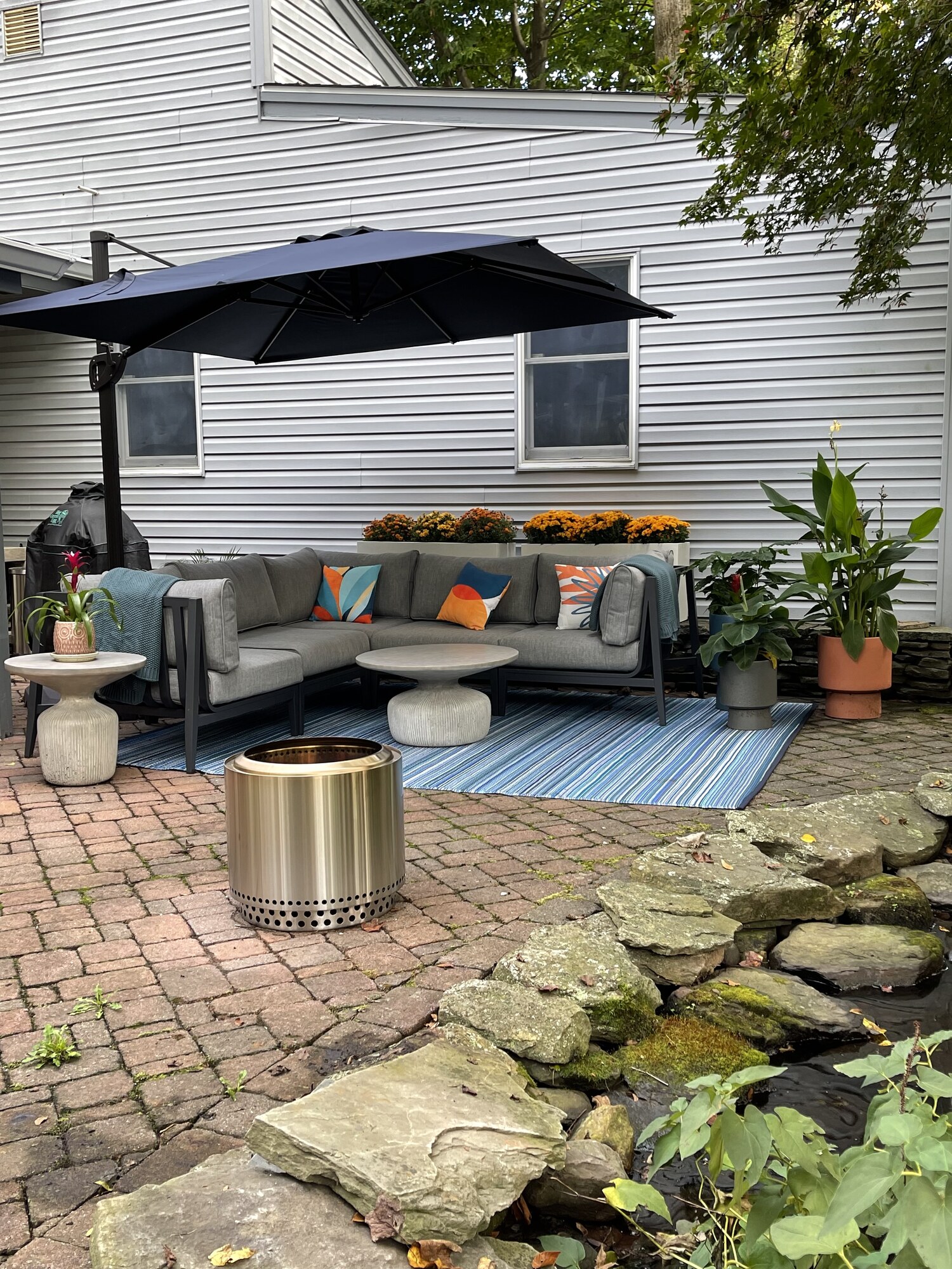 A Mid-Century–Style Patio with Pond Views - Photo 6