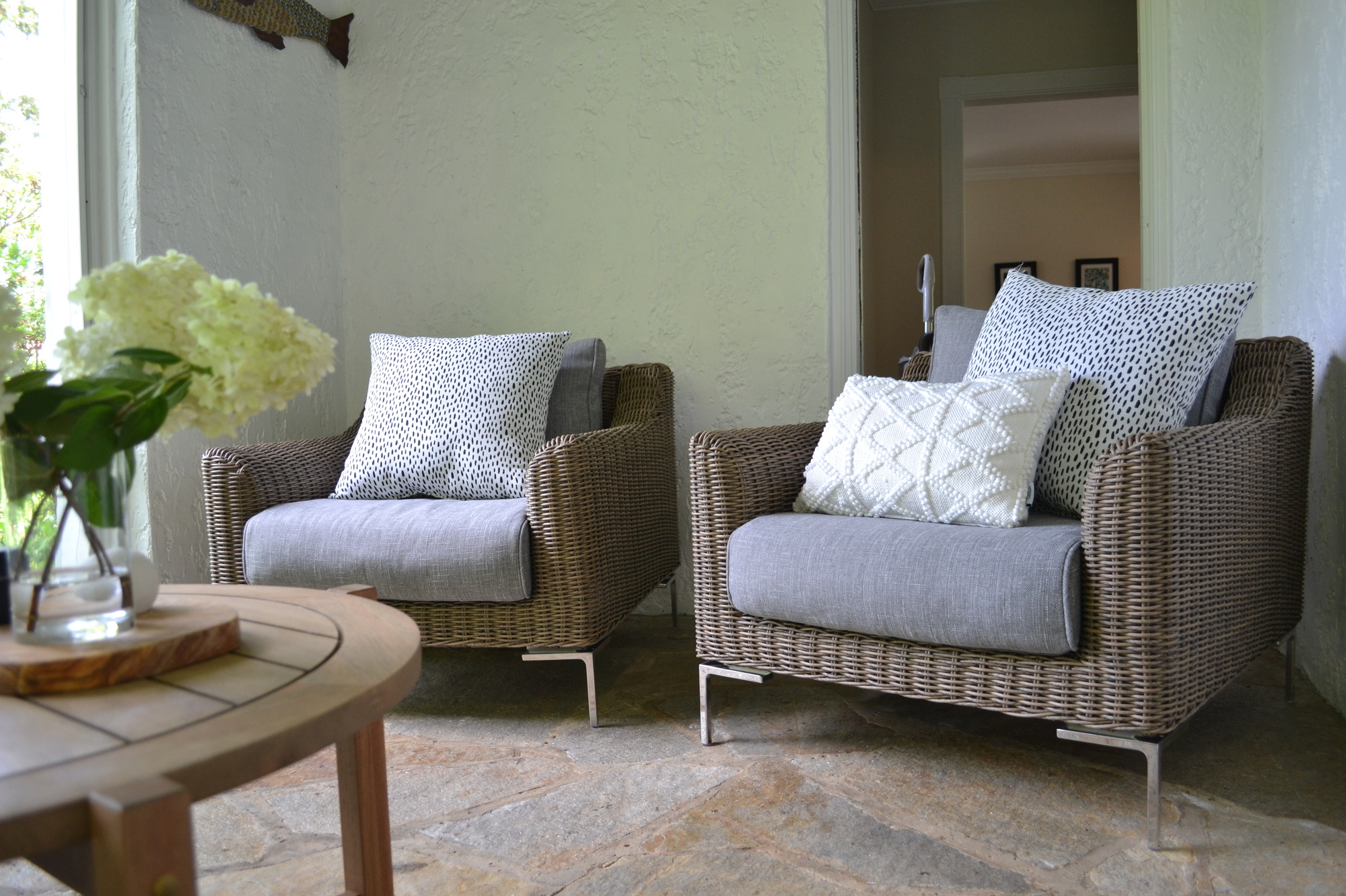 An Inviting Indoor-Outdoor Screened-In Porch - Photo 2