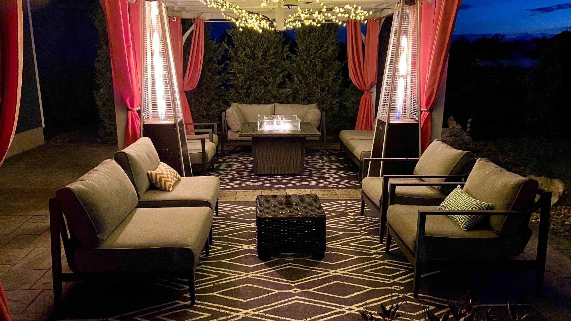 A Poolside Gathering Spot in Lancaster, NY - Photo 5