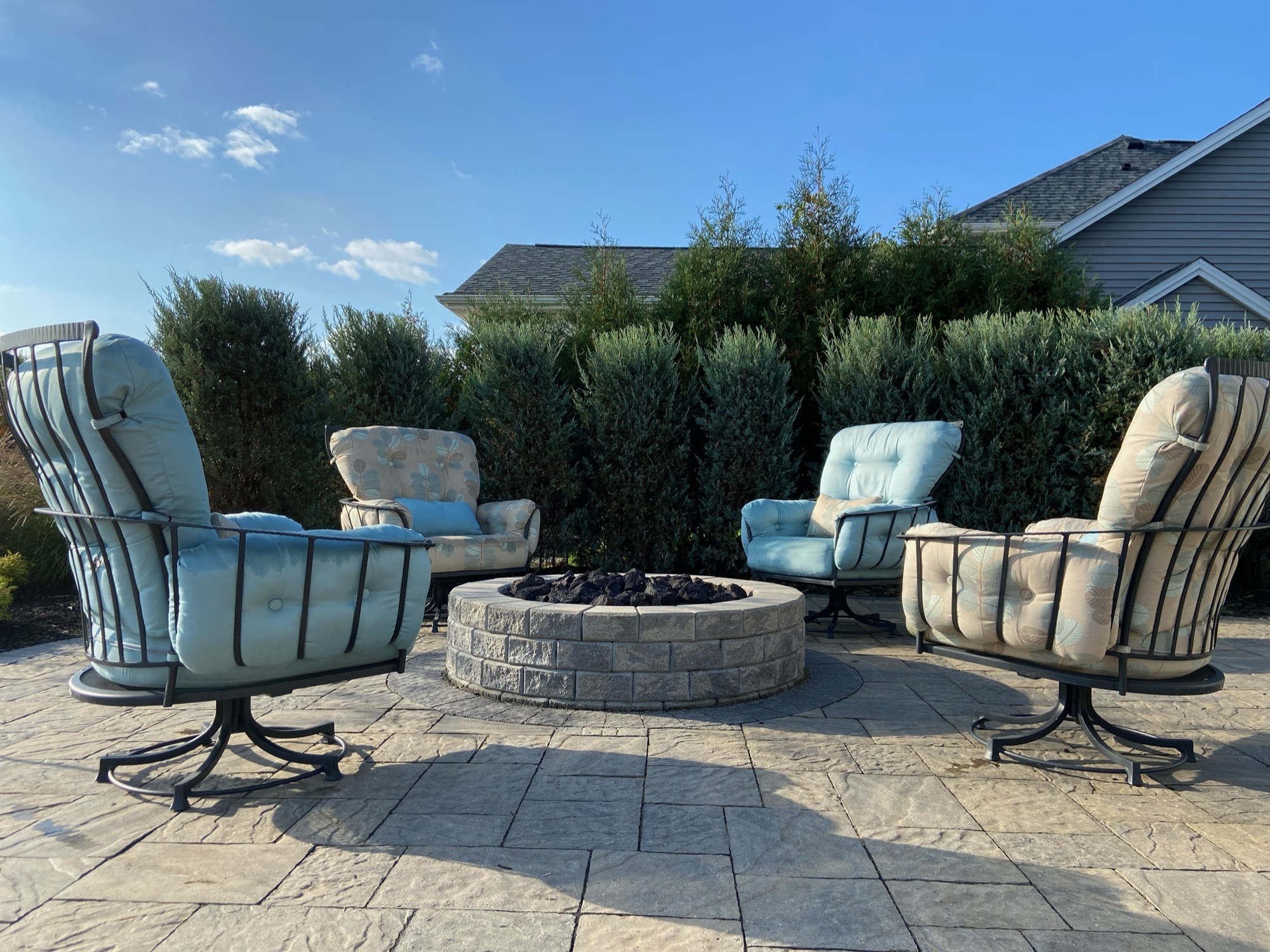 A Poolside Gathering Spot in Lancaster, NY - Photo 7