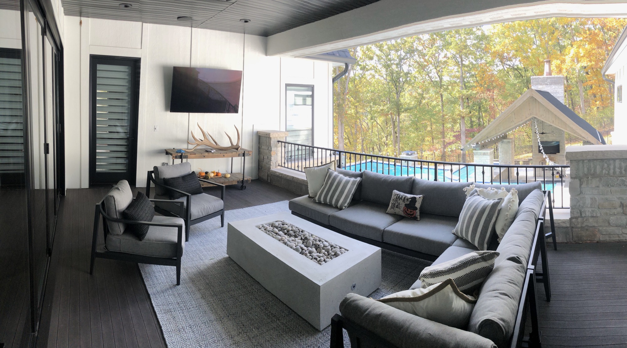 A Healthcare Worker’s Space for Unwinding - Photo 1