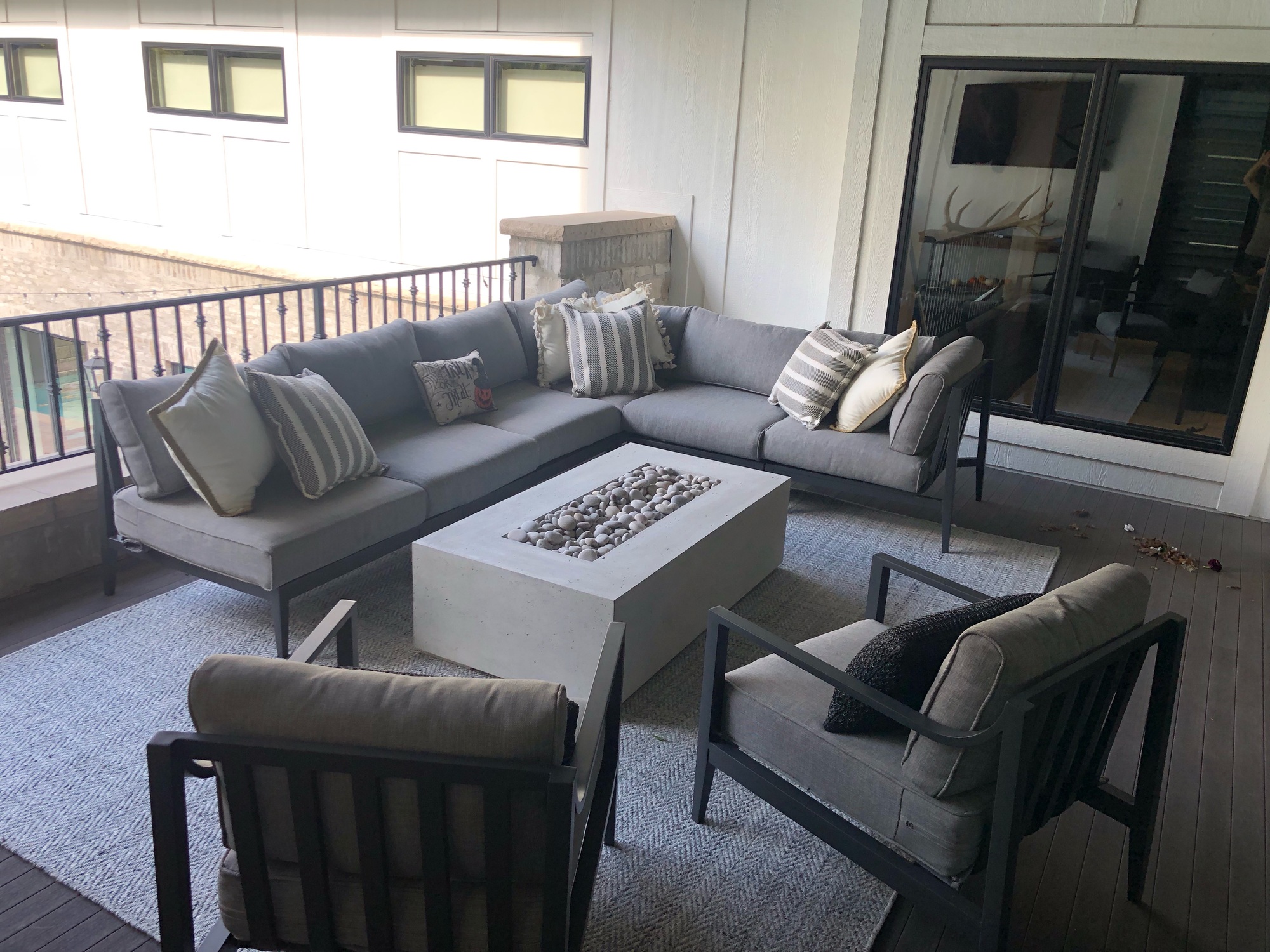 A Healthcare Worker’s Space for Unwinding - Photo 2