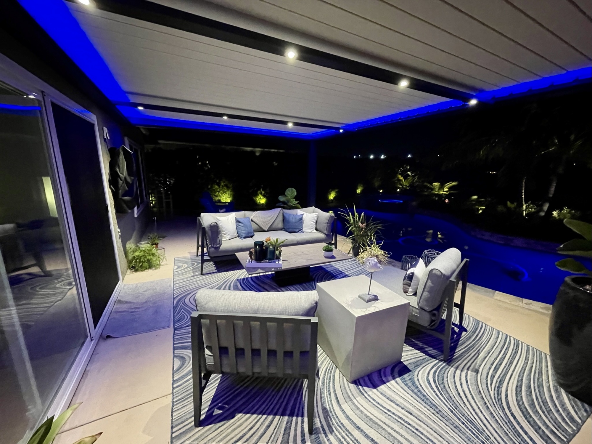 Backyard with Pool, Kitchen and Bar in Carlsbad, CA - Photo 7