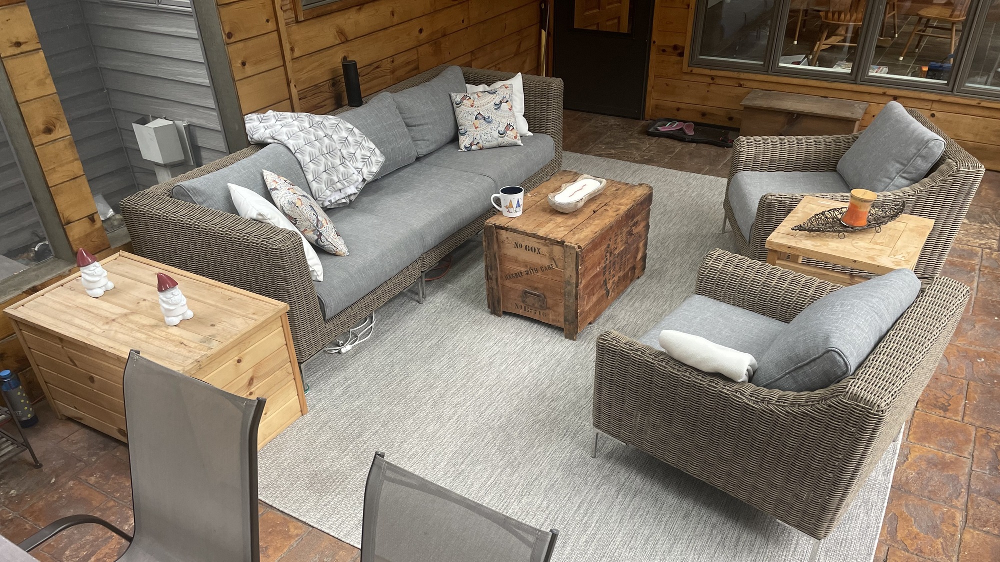 An Active Family’s Cozy Screened-In Porch - Photo 2