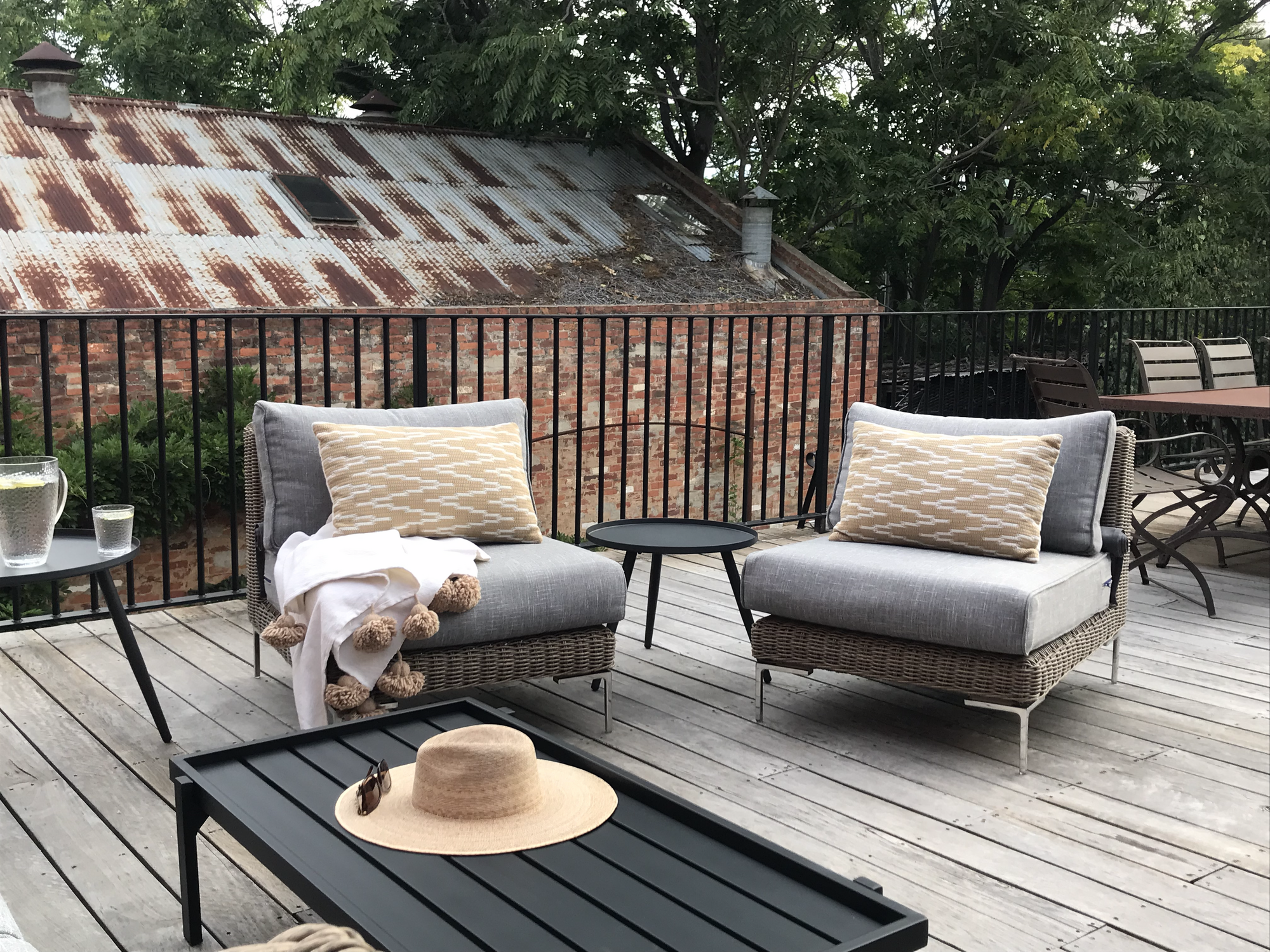 An Oasis in the Middle of the City - Photo 5