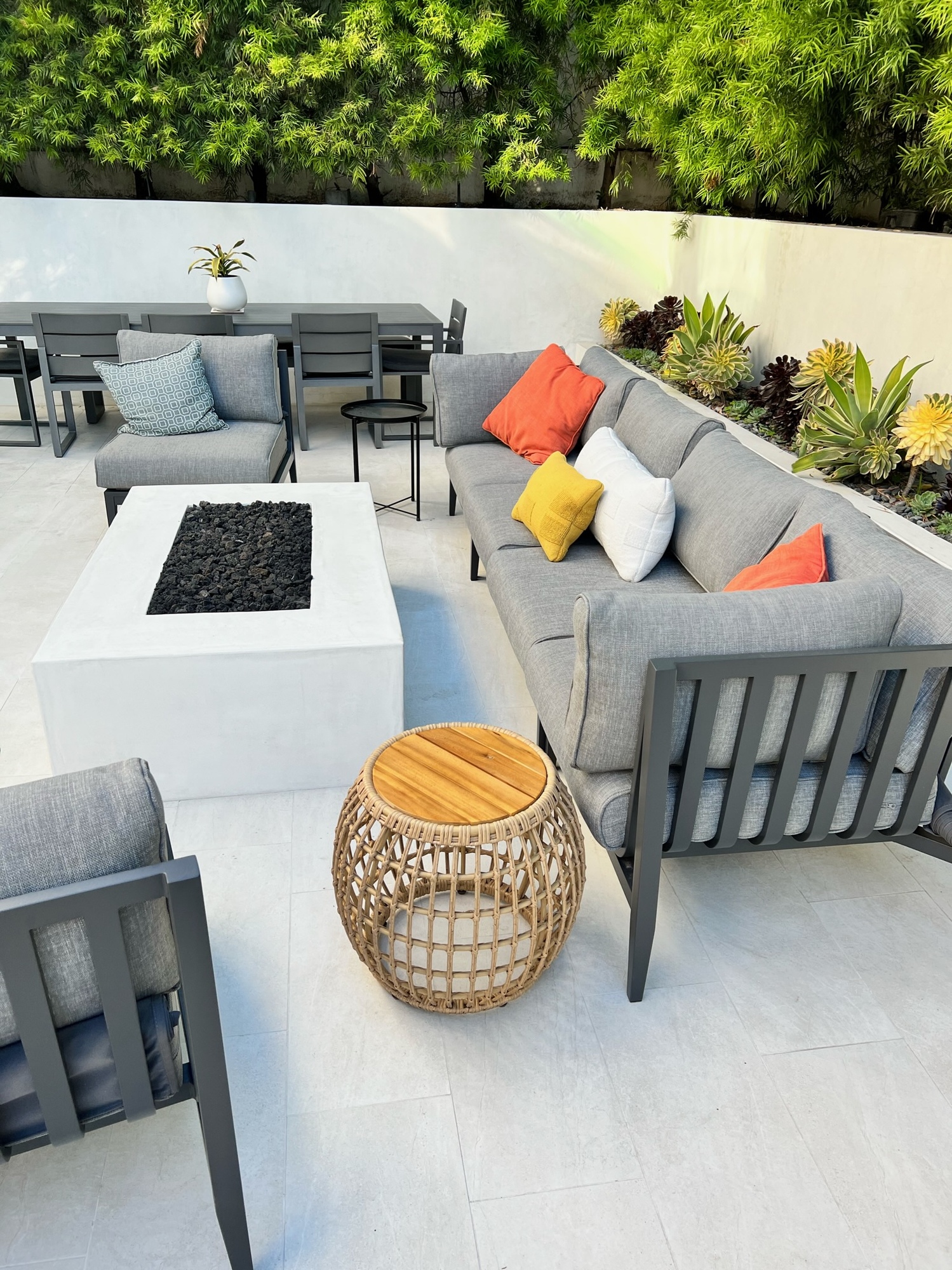 An Elite Athlete’s Cozy Patio in Manhattan Beach - Photo 3