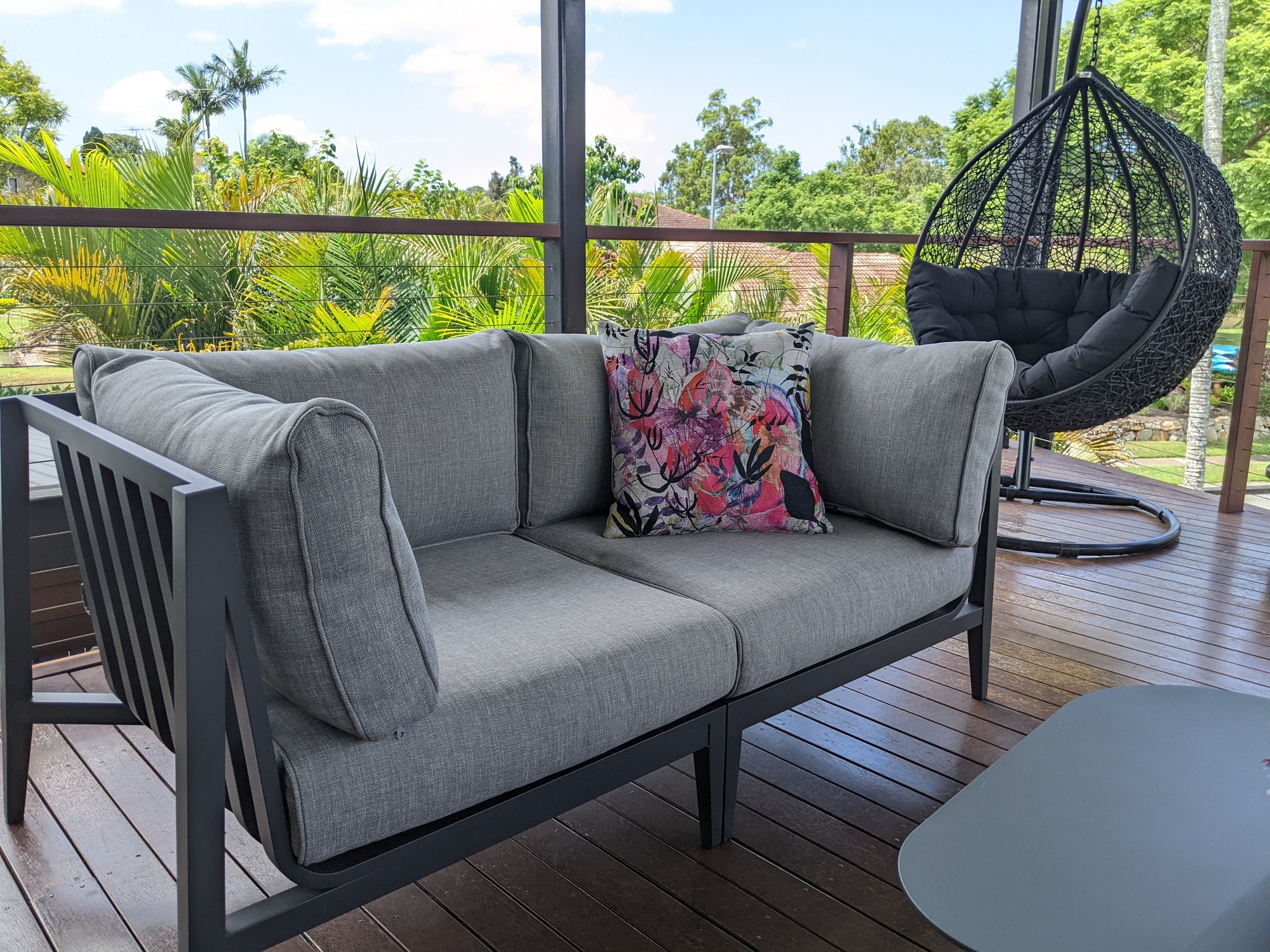 A Breezy Deck Overlooking the Park in Brisbane - Photo 3