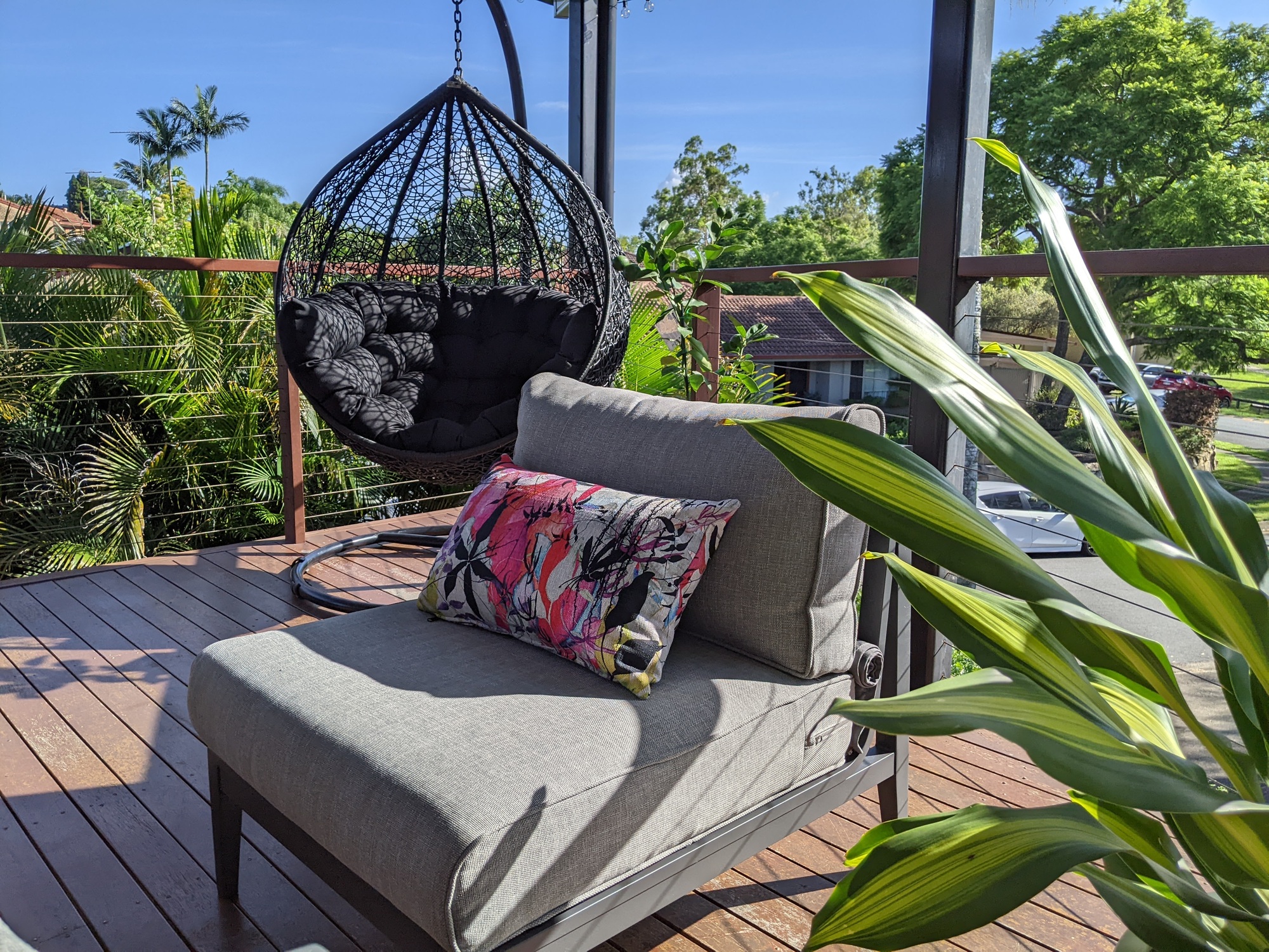 A Breezy Deck Overlooking the Park in Brisbane - Photo 6