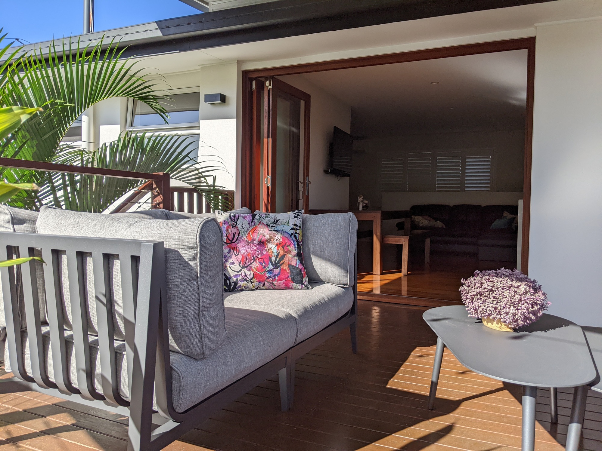 A Breezy Deck Overlooking the Park in Brisbane - Photo 8