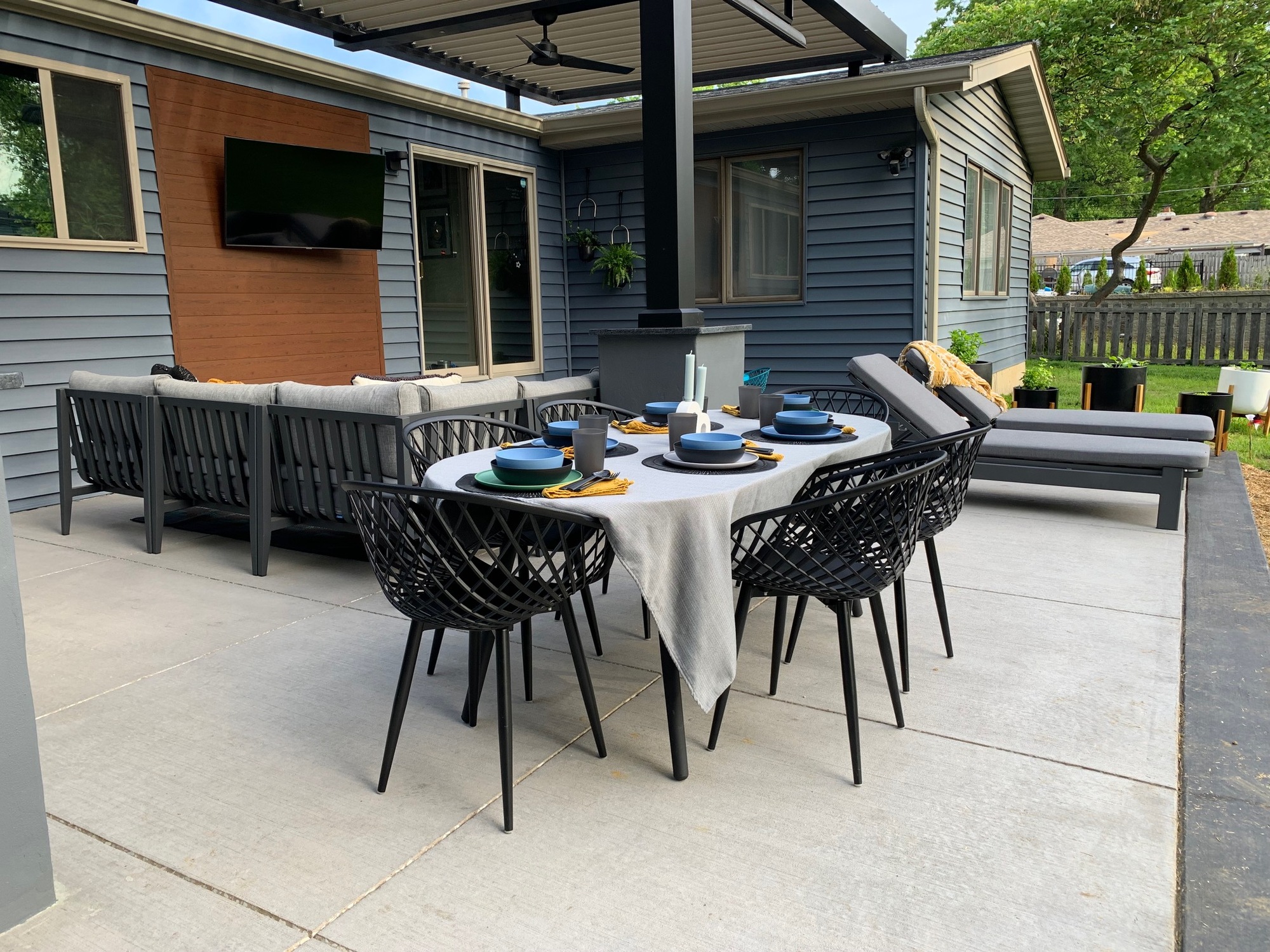 A 1950s Ranch House’s Mid-Century Backyard in St. Louis, MO - Photo 2