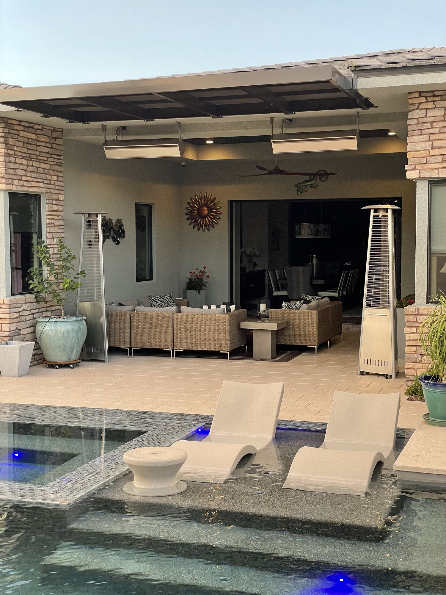 An Indoor-Outdoor Flowing Poolside Patio in Las Vegas - Photo 6