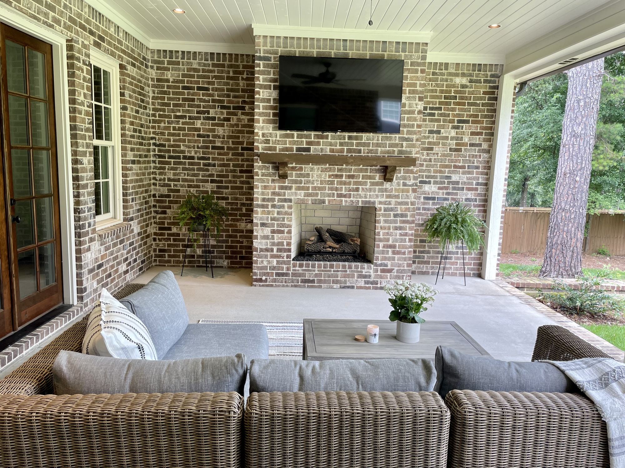 Modern Farmhouse-Style Patio - Photo 4