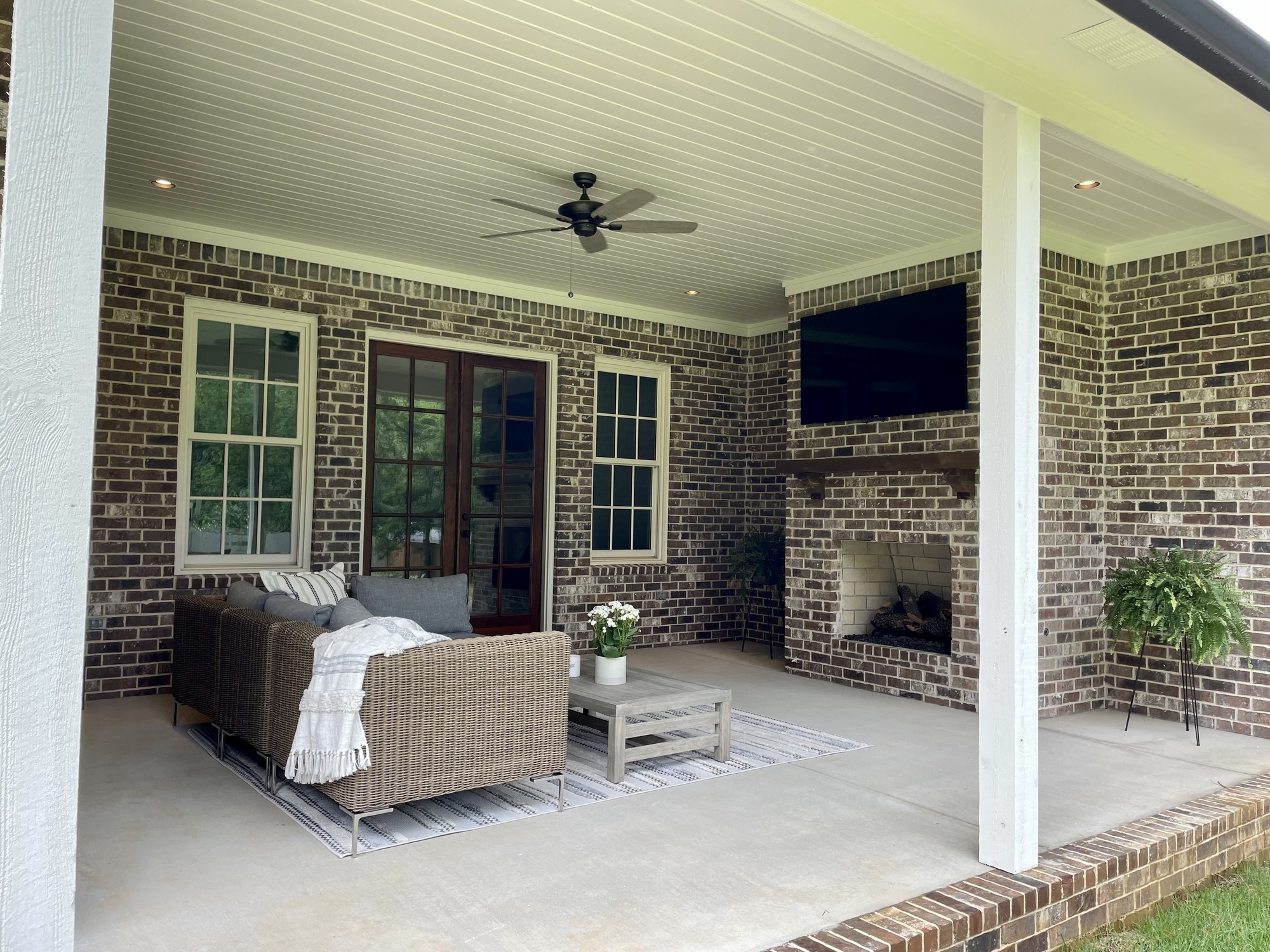 Modern Farmhouse-Style Patio - Photo 6