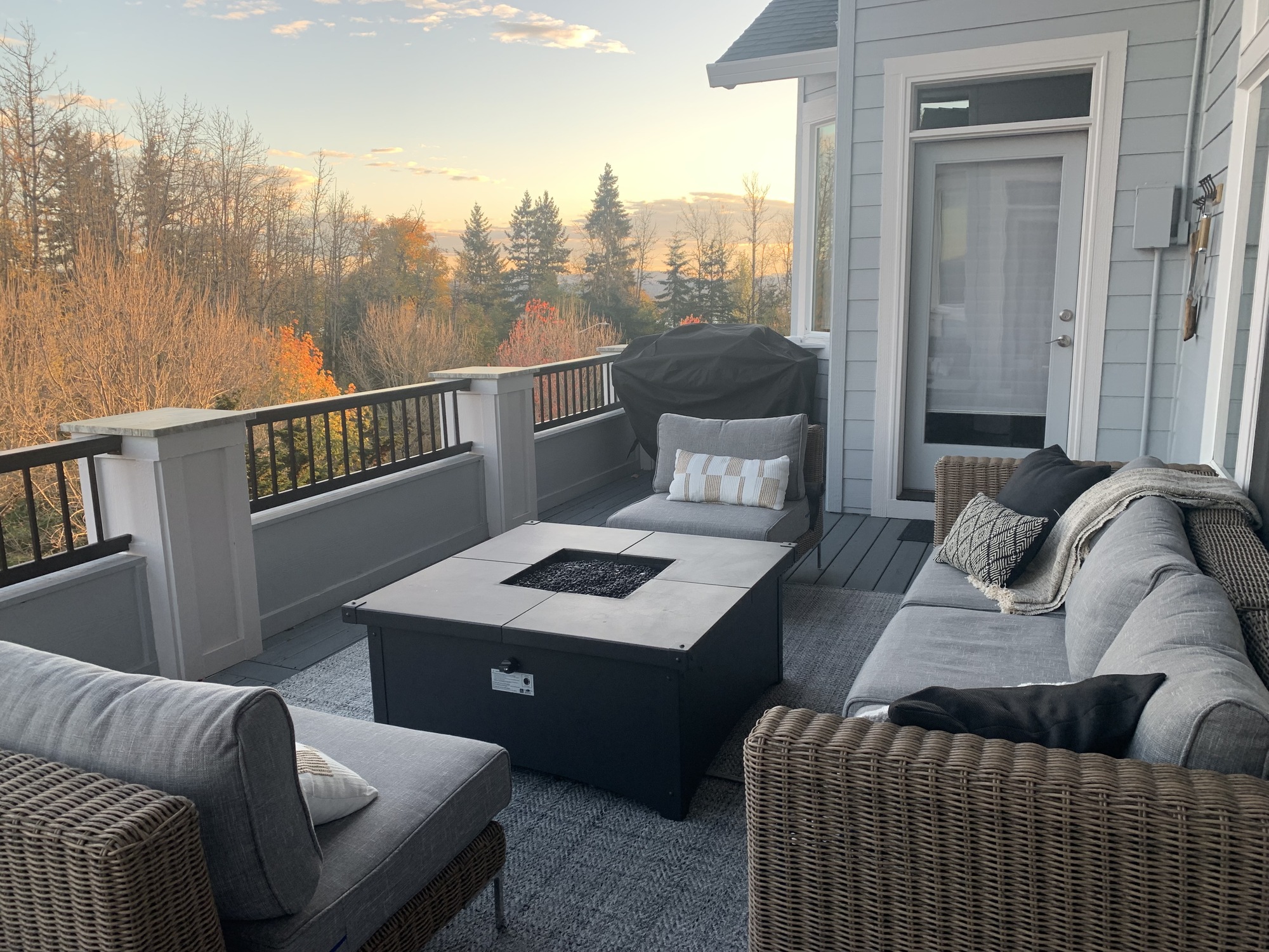 A “Northwest Modern” Deck with a View - Photo 1