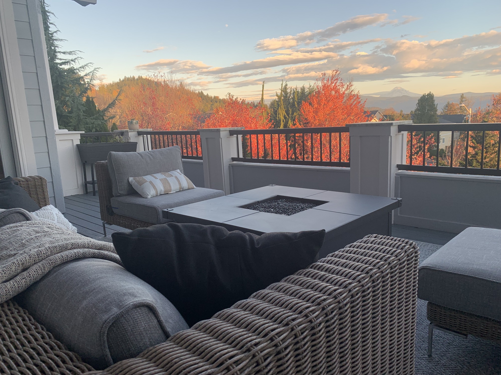 A “Northwest Modern” Deck with a View - Photo 2