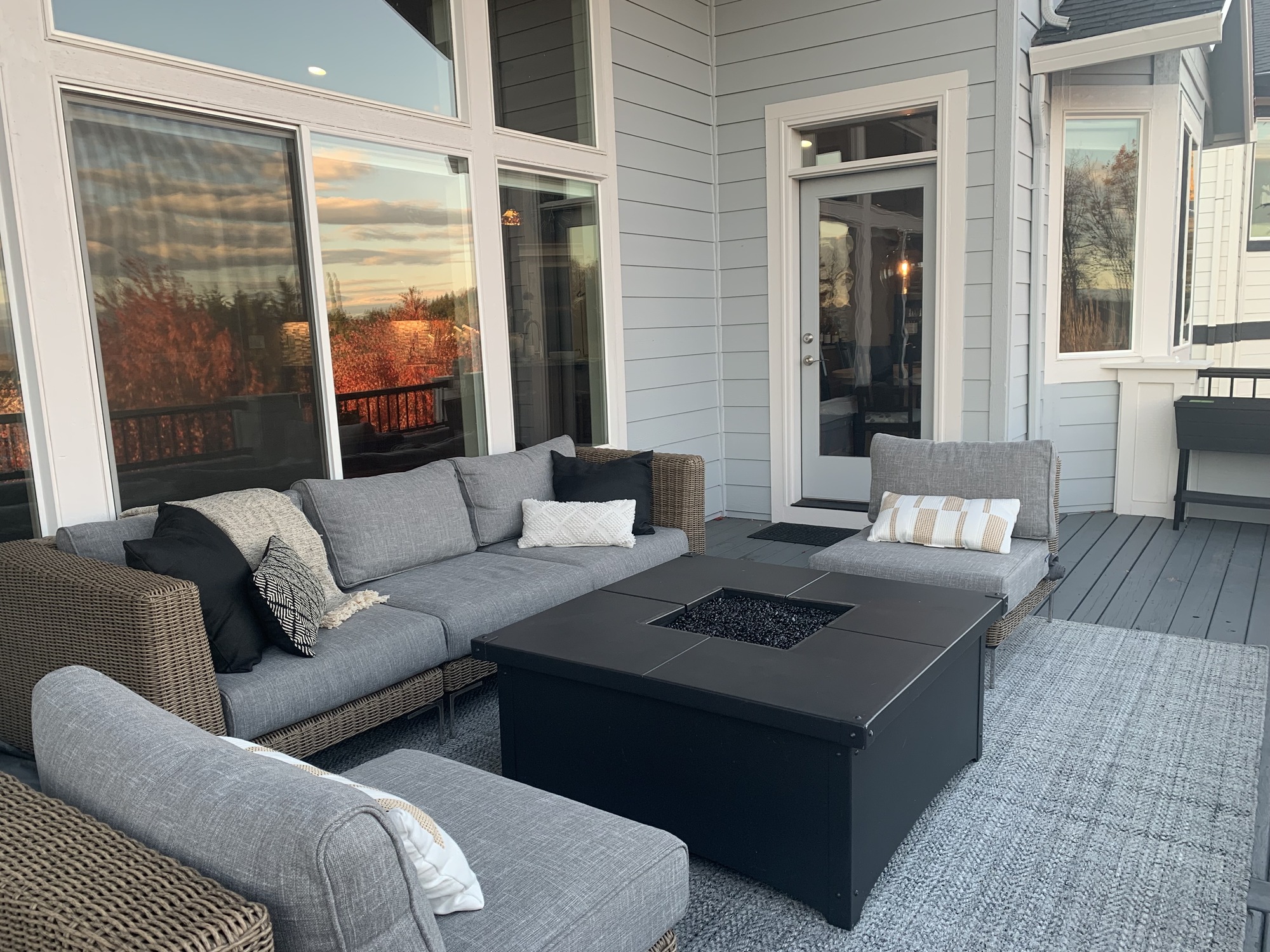 A “Northwest Modern” Deck with a View - Photo 3