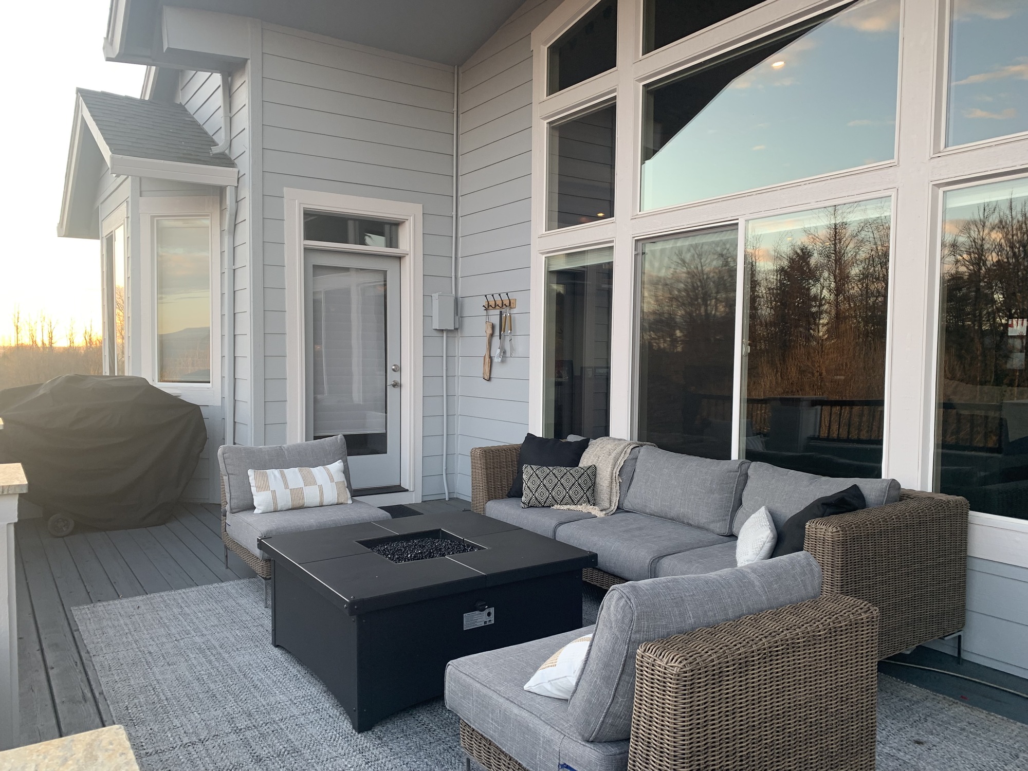 A “Northwest Modern” Deck with a View - Photo 4