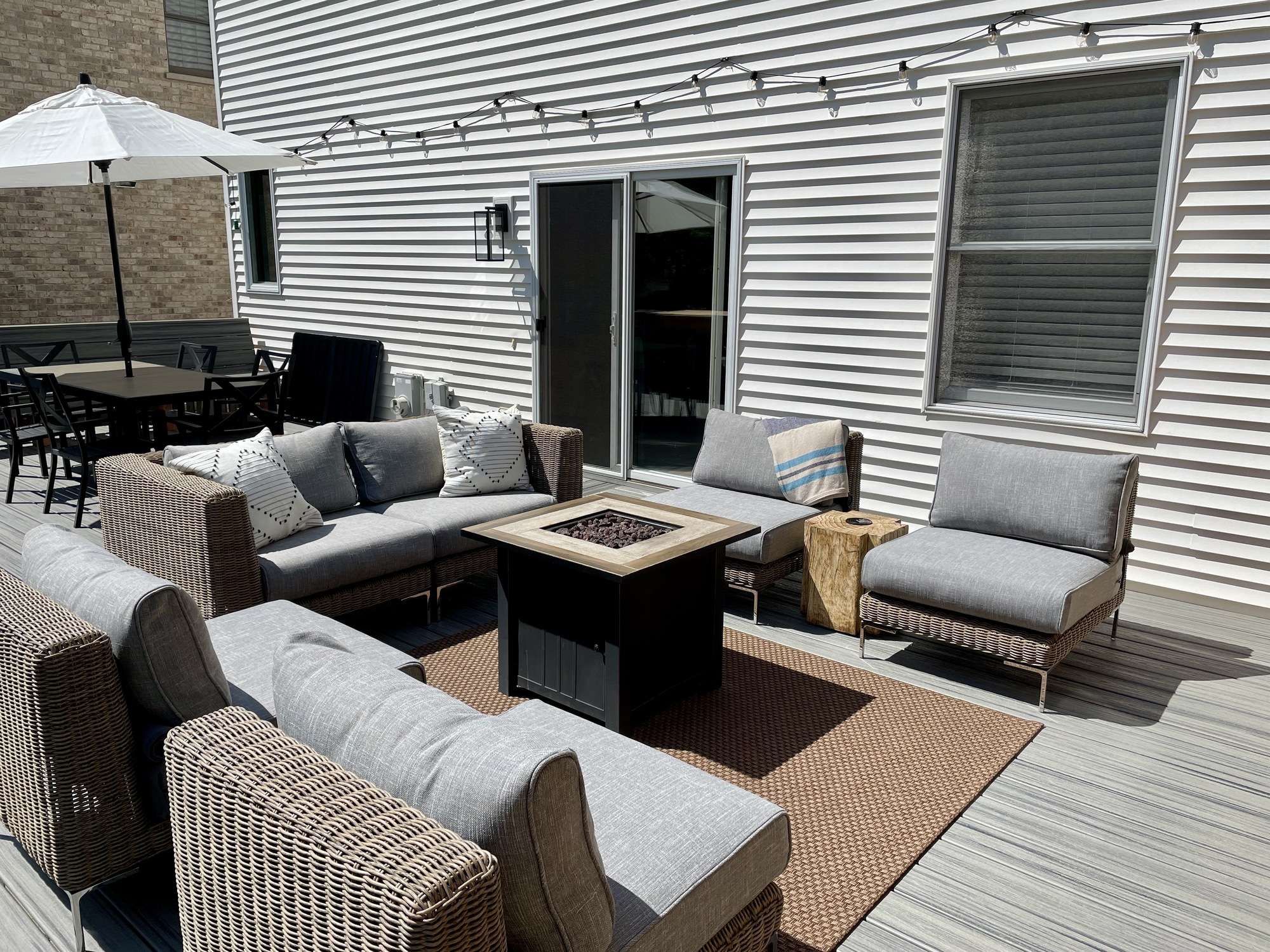 A Newly Built Walk-Out Deck in Elmhurst - Photo 3