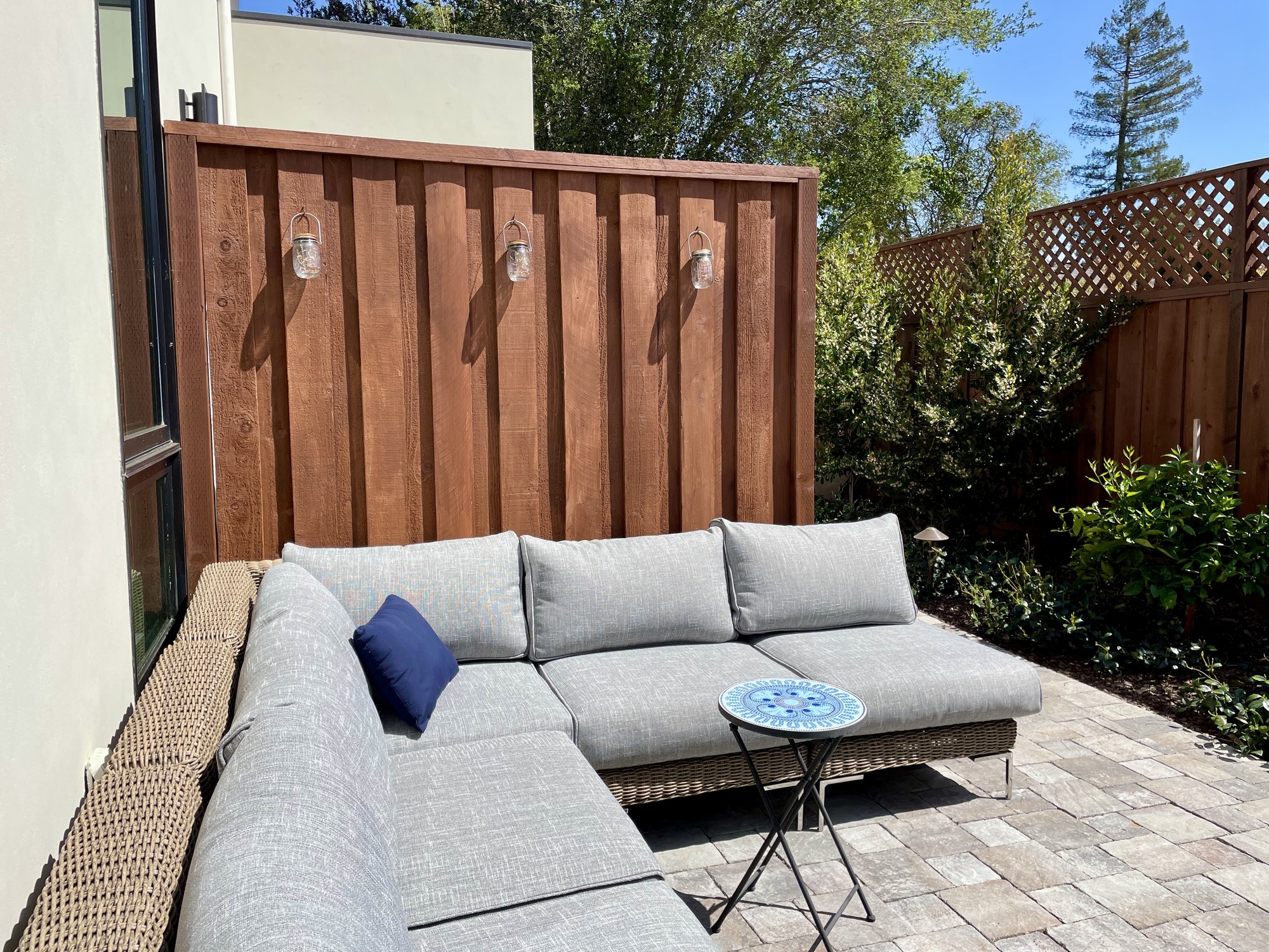 A Family of 5’s Spacious Los Altos Backyard - Photo 5